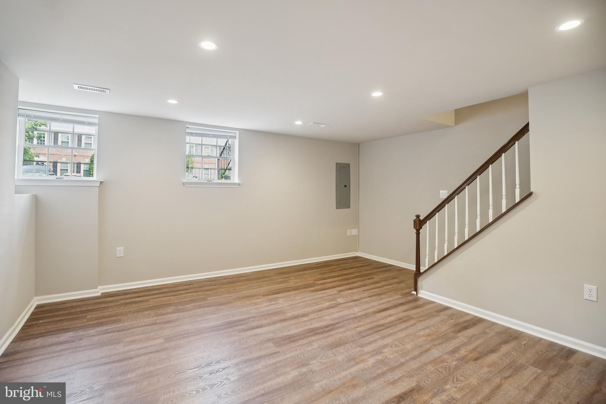 EAST FALLS - Residential Lease