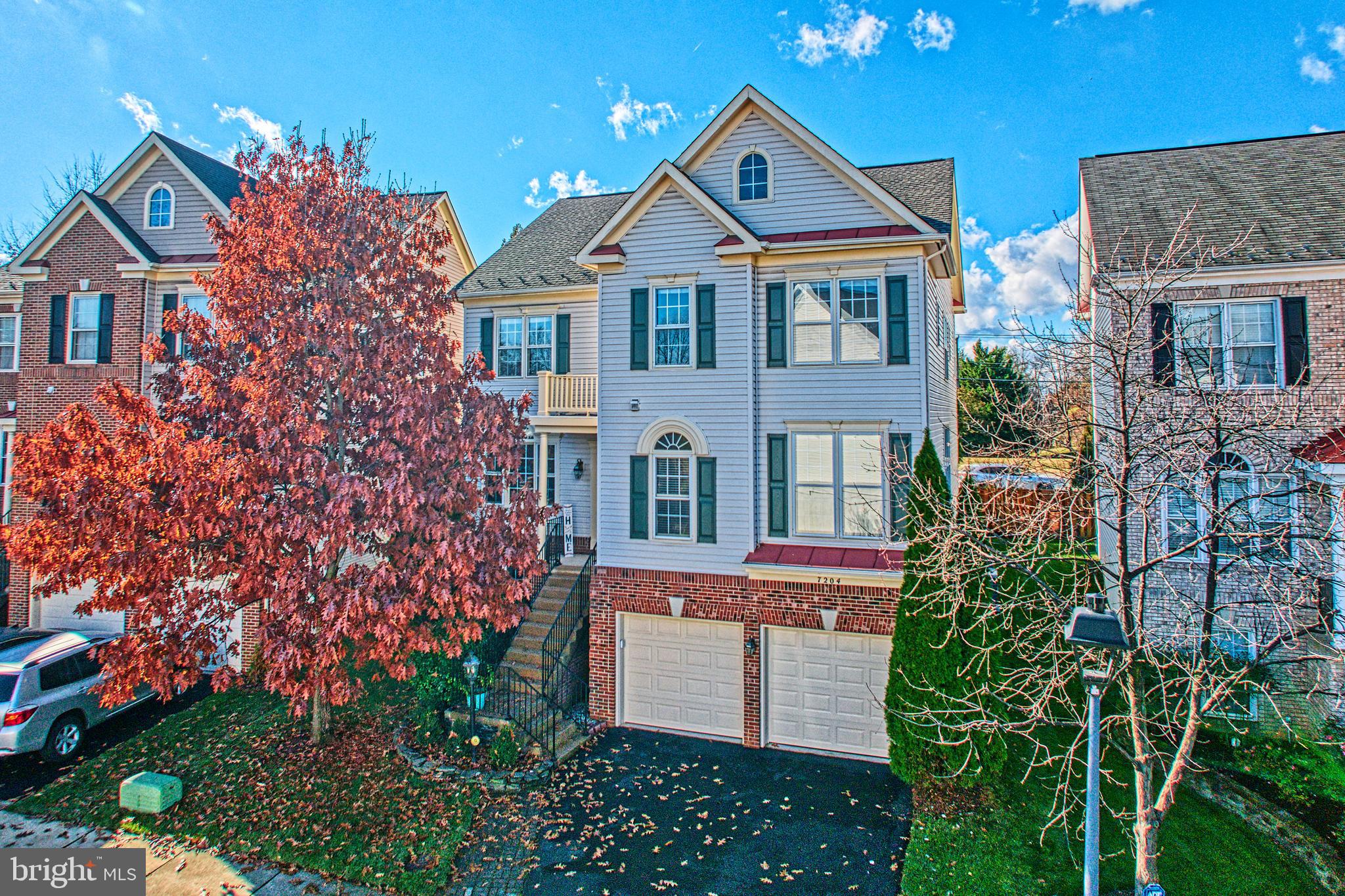 LYNDAM HILL - Residential