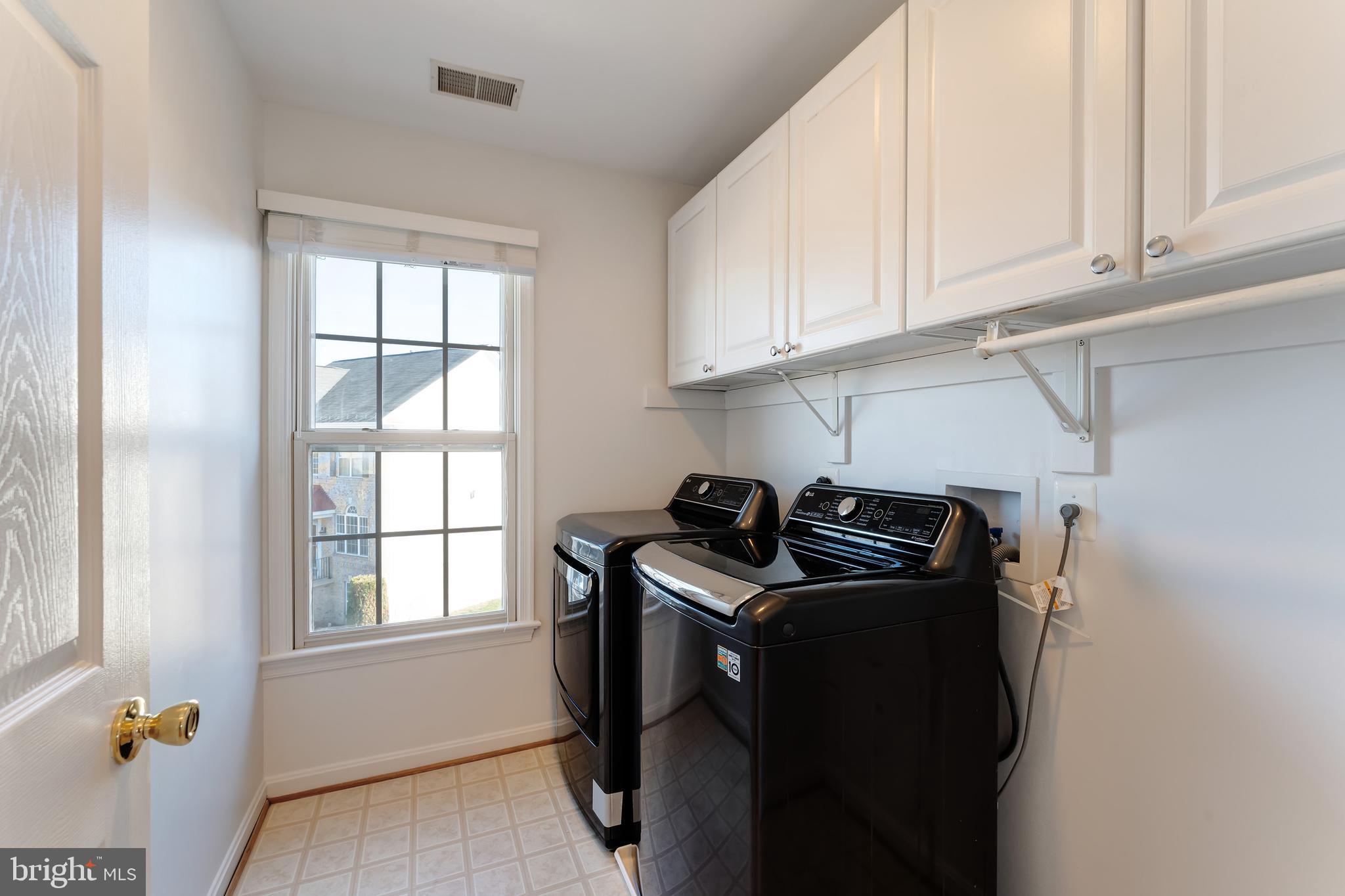 LYNDAM HILL - Residential