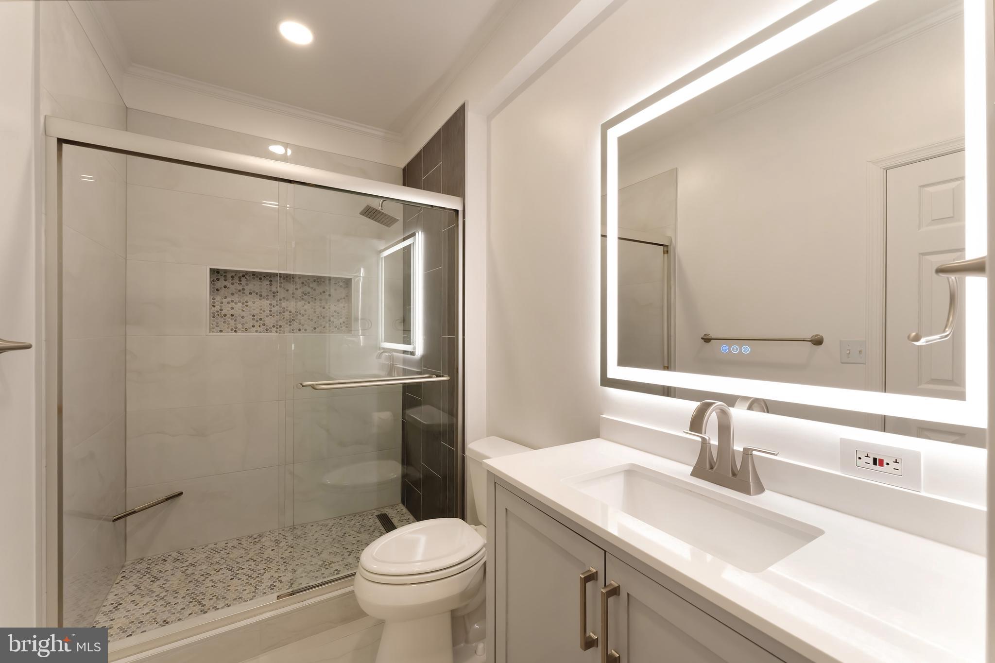 LYNDAM HILL - Residential