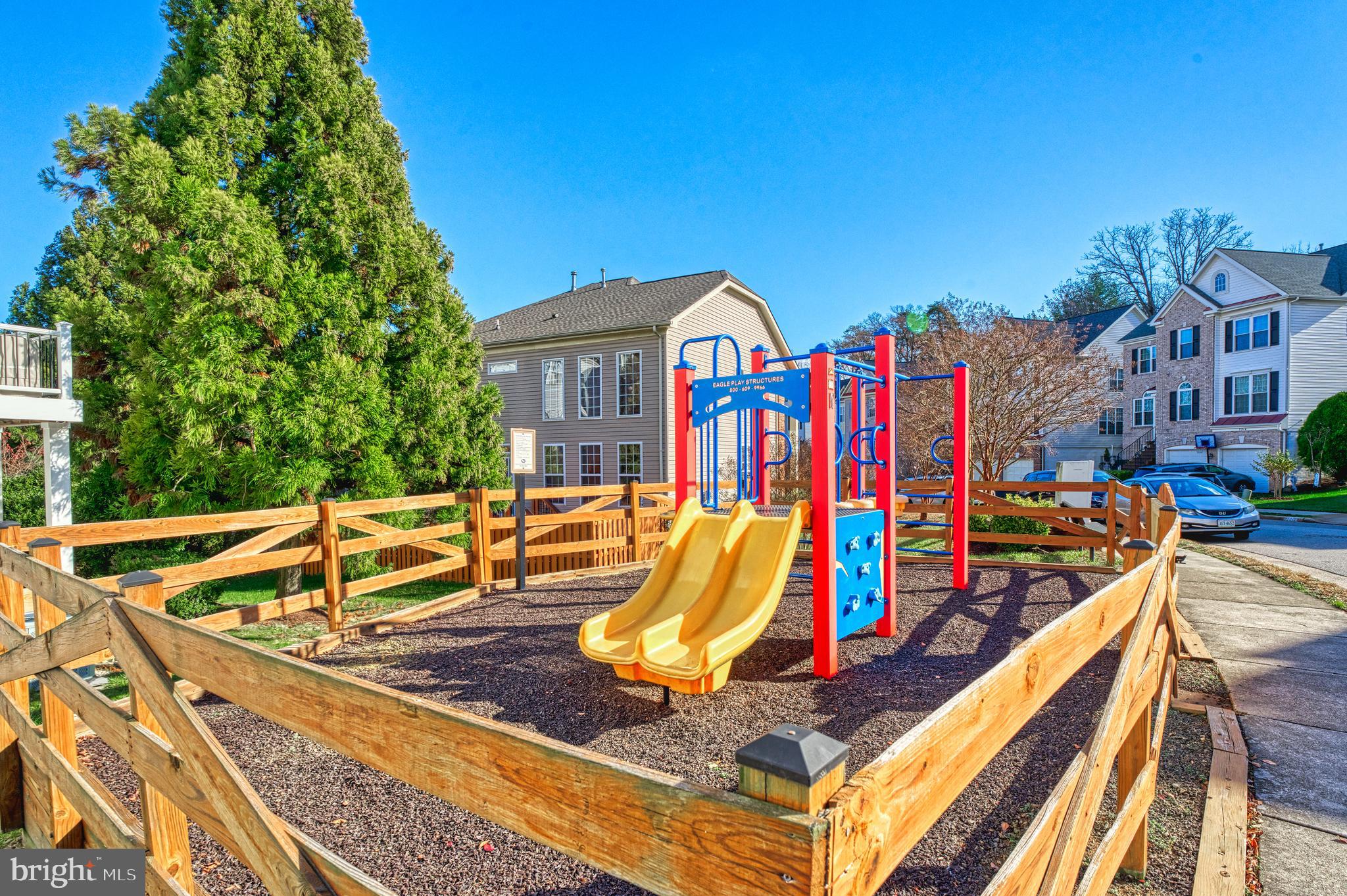 LYNDAM HILL - Residential