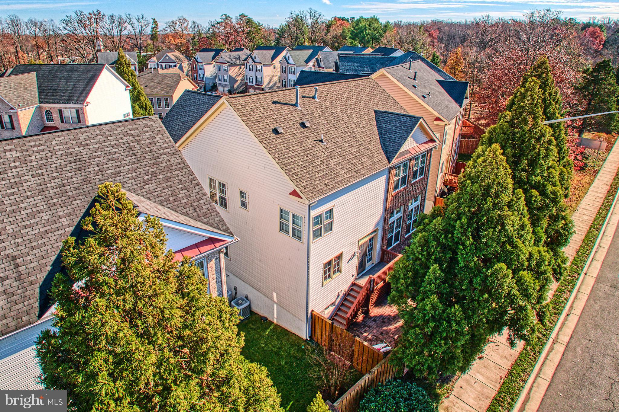 LYNDAM HILL - Residential