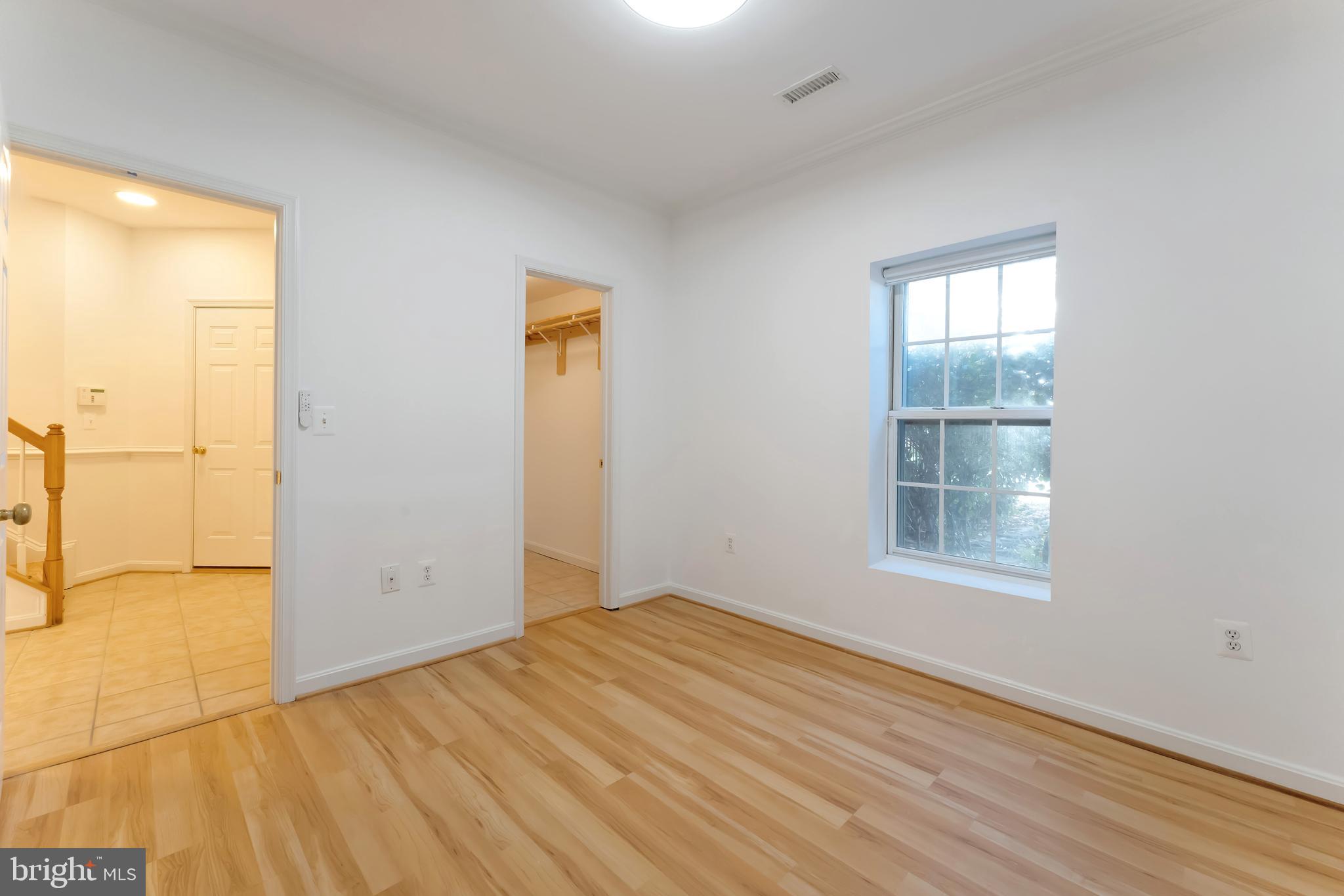 LYNDAM HILL - Residential