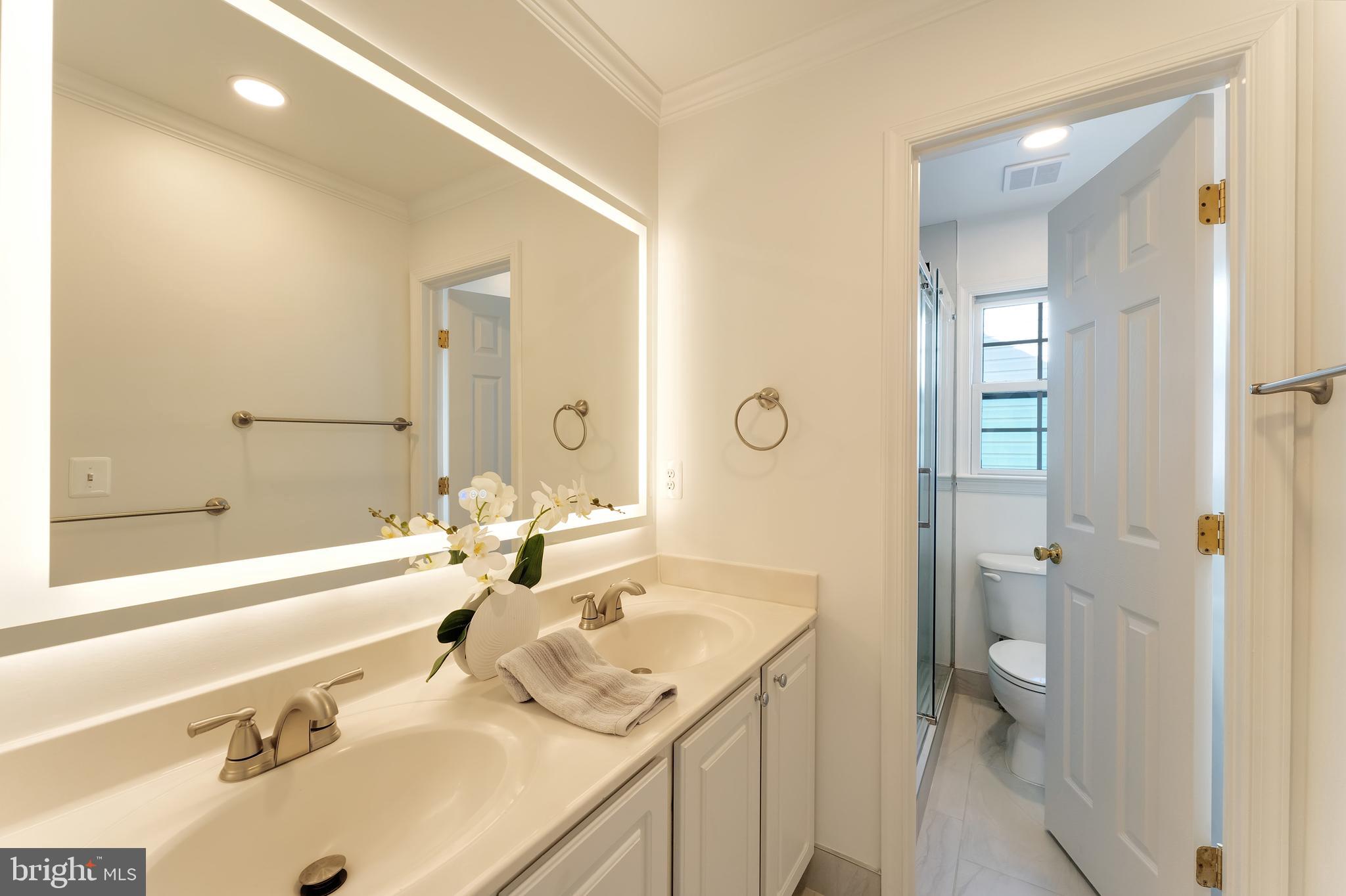 LYNDAM HILL - Residential