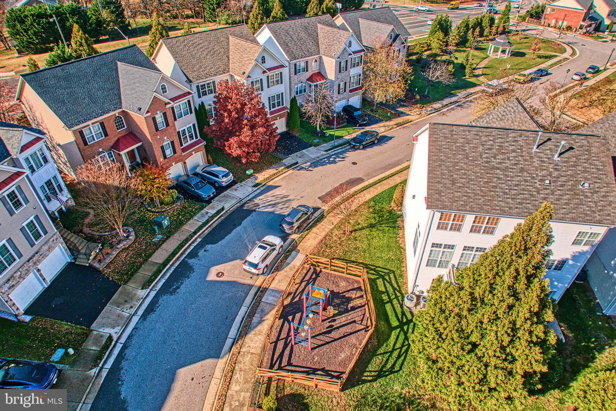 LYNDAM HILL - Residential