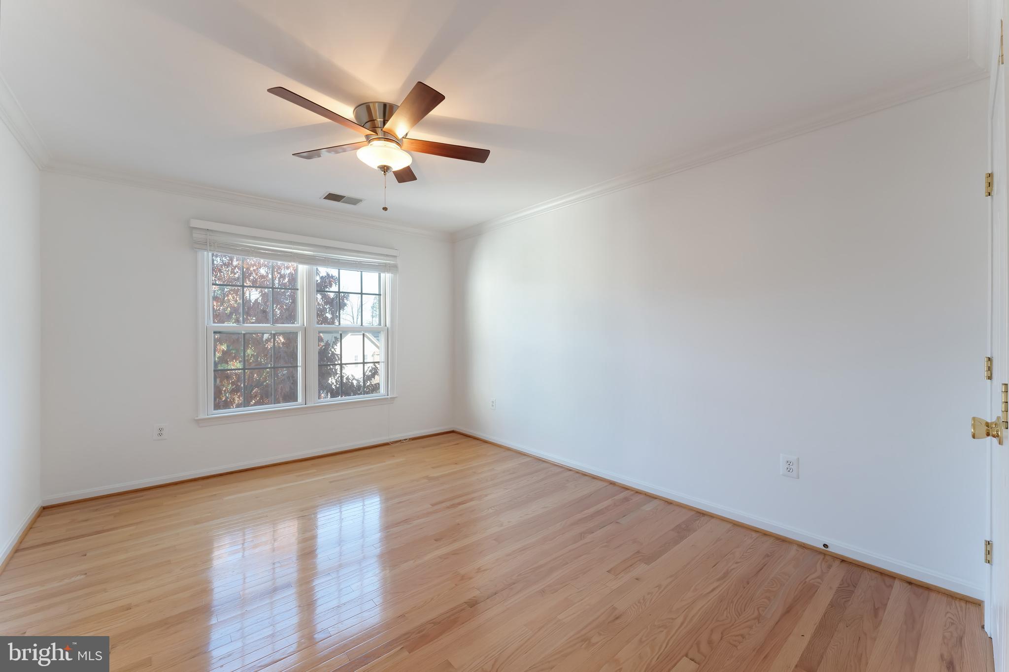 LYNDAM HILL - Residential