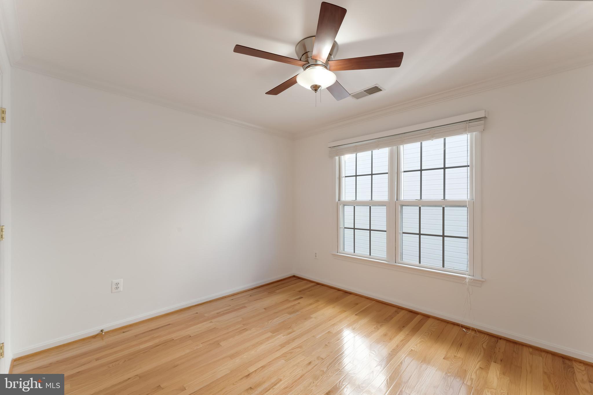 LYNDAM HILL - Residential