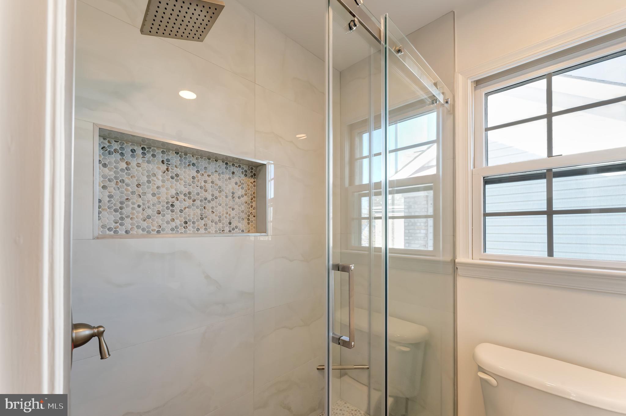 LYNDAM HILL - Residential