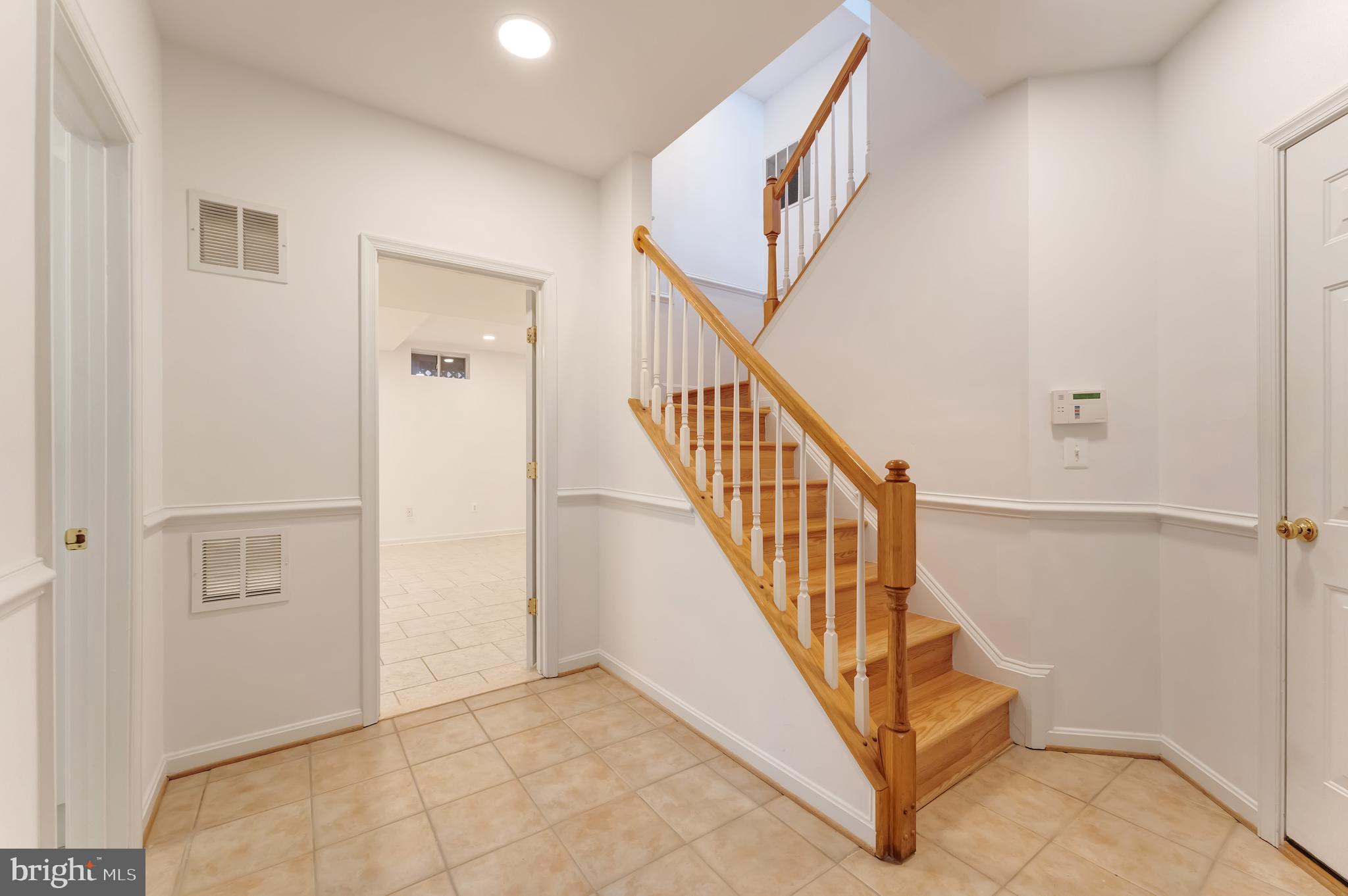 LYNDAM HILL - Residential