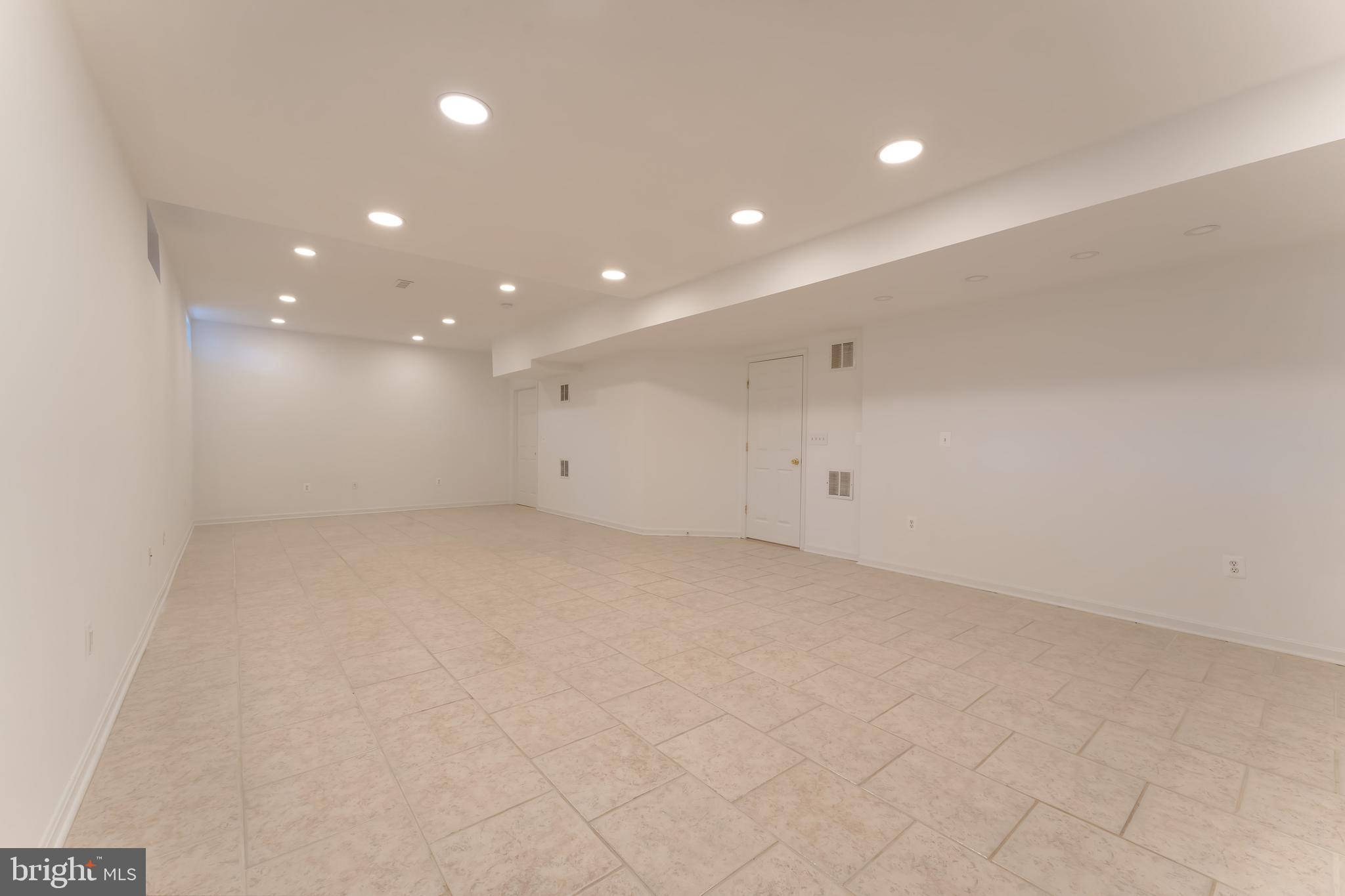 LYNDAM HILL - Residential