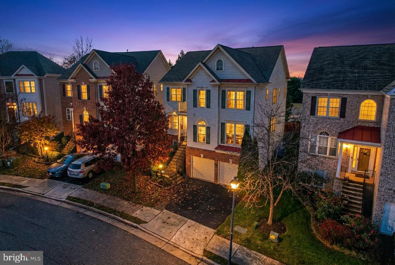 LYNDAM HILL - Residential