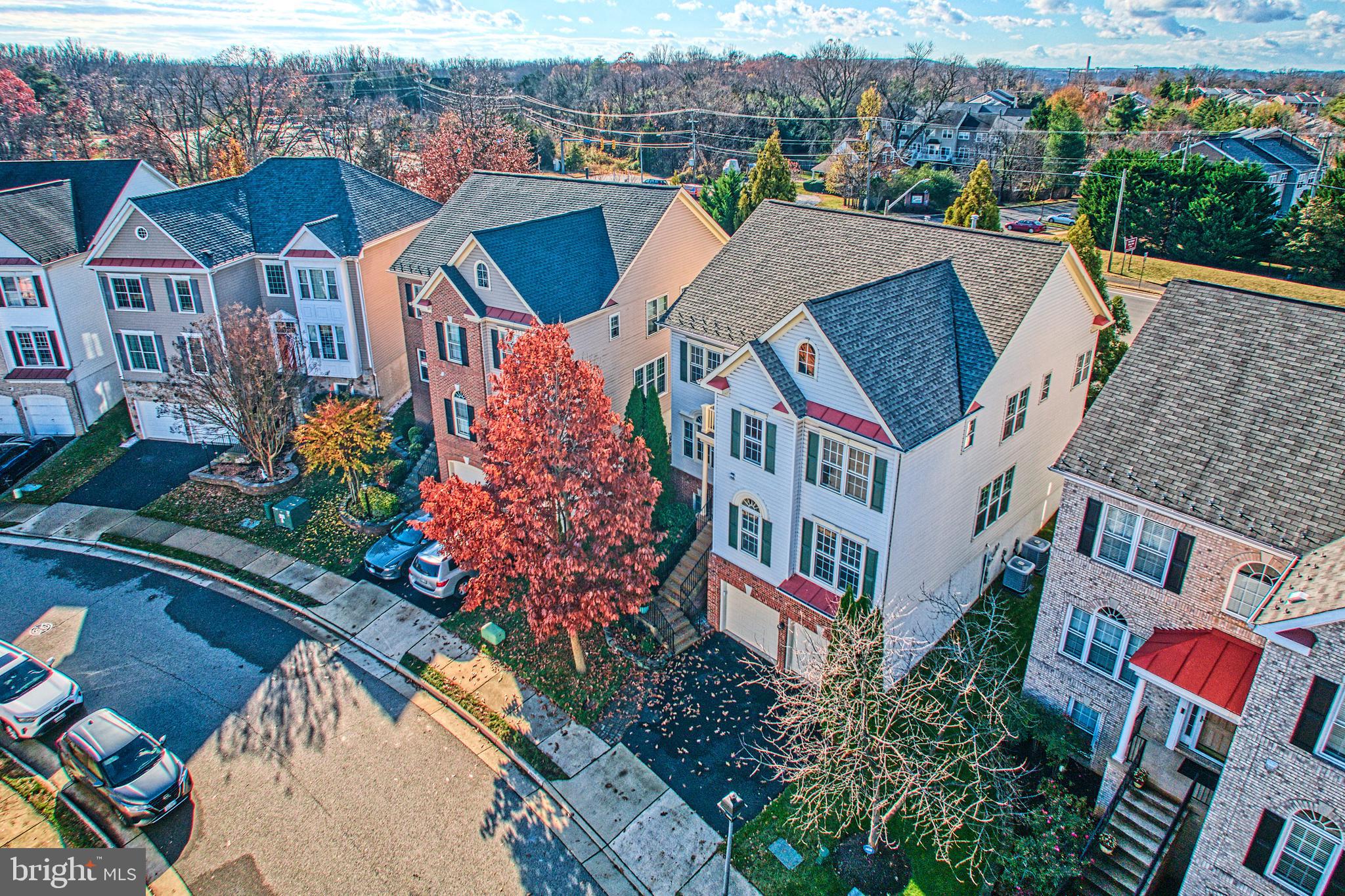 LYNDAM HILL - Residential