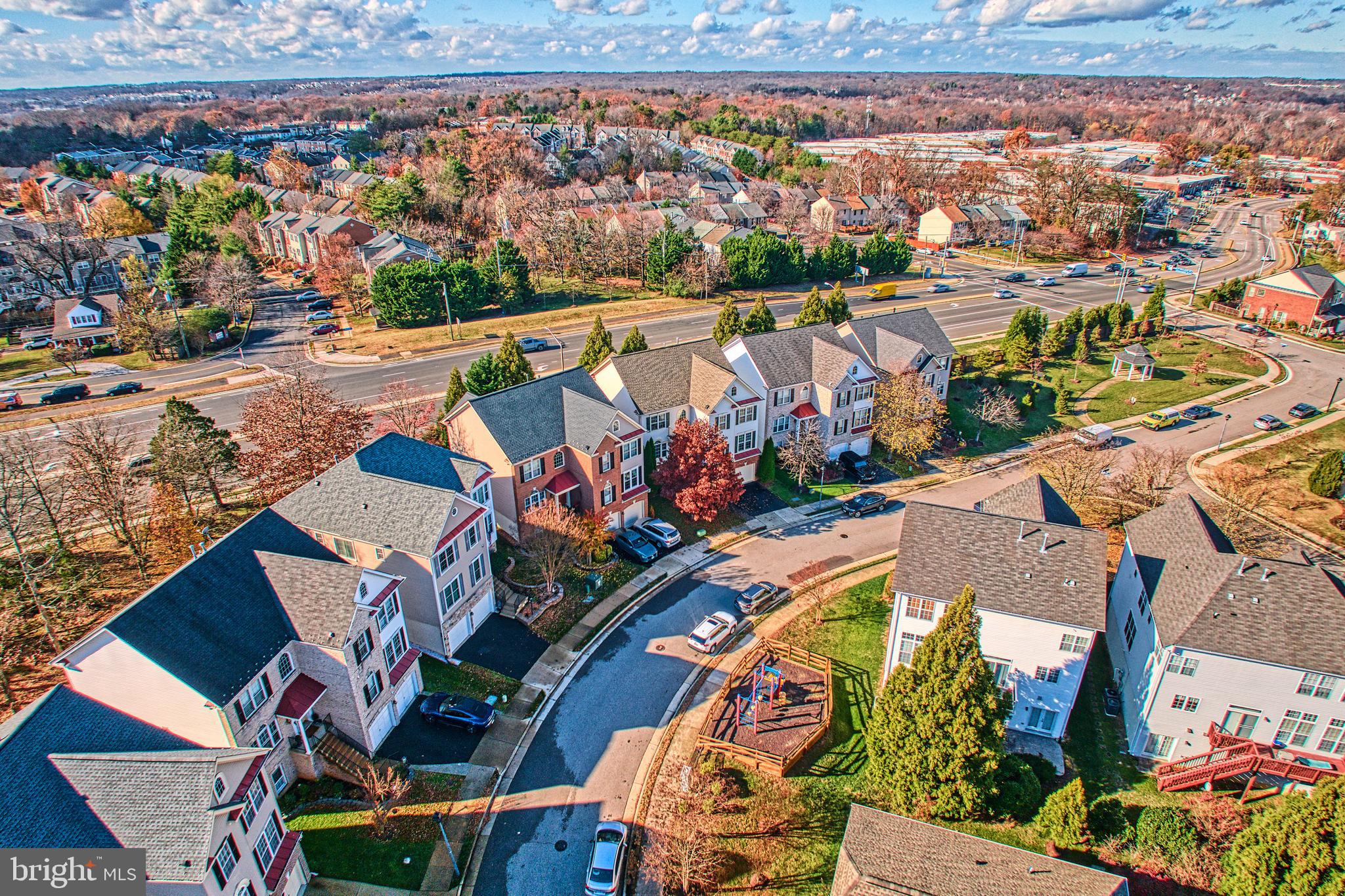 LYNDAM HILL - Residential