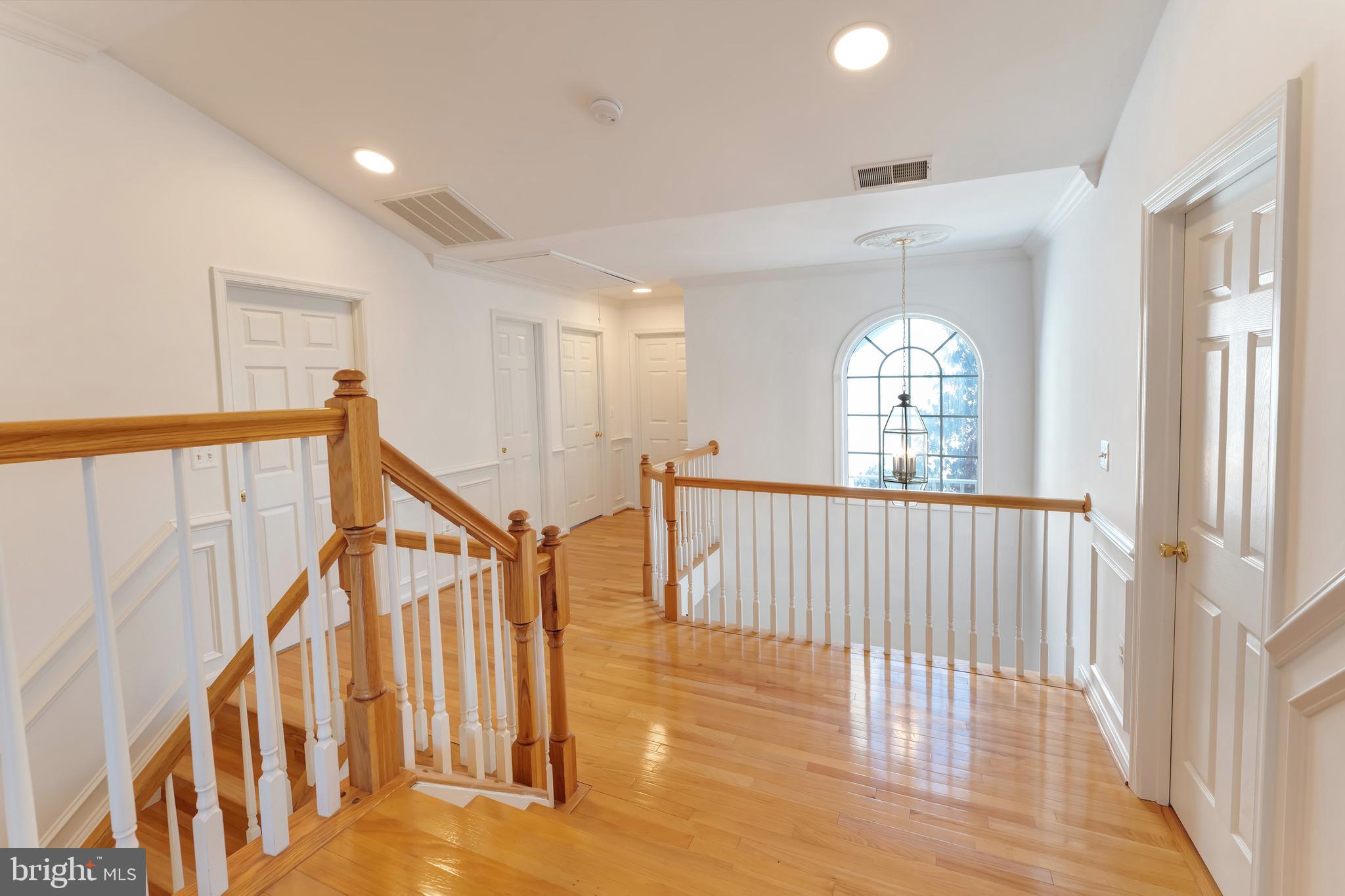 LYNDAM HILL - Residential