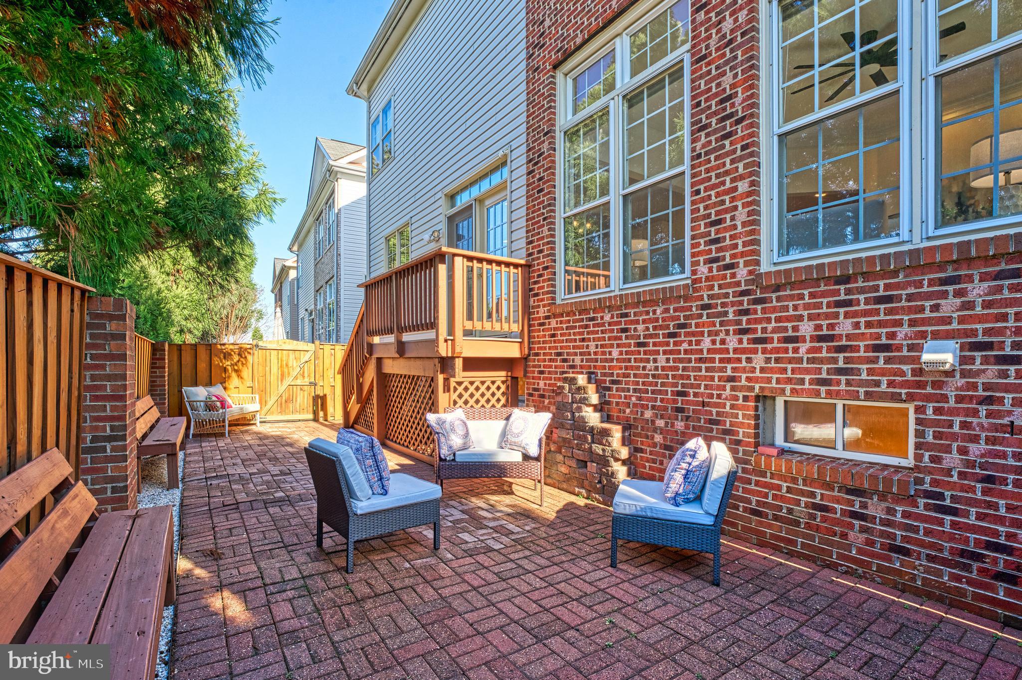 LYNDAM HILL - Residential