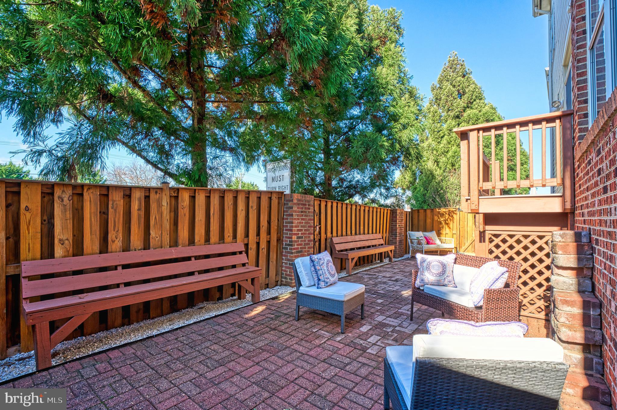 LYNDAM HILL - Residential