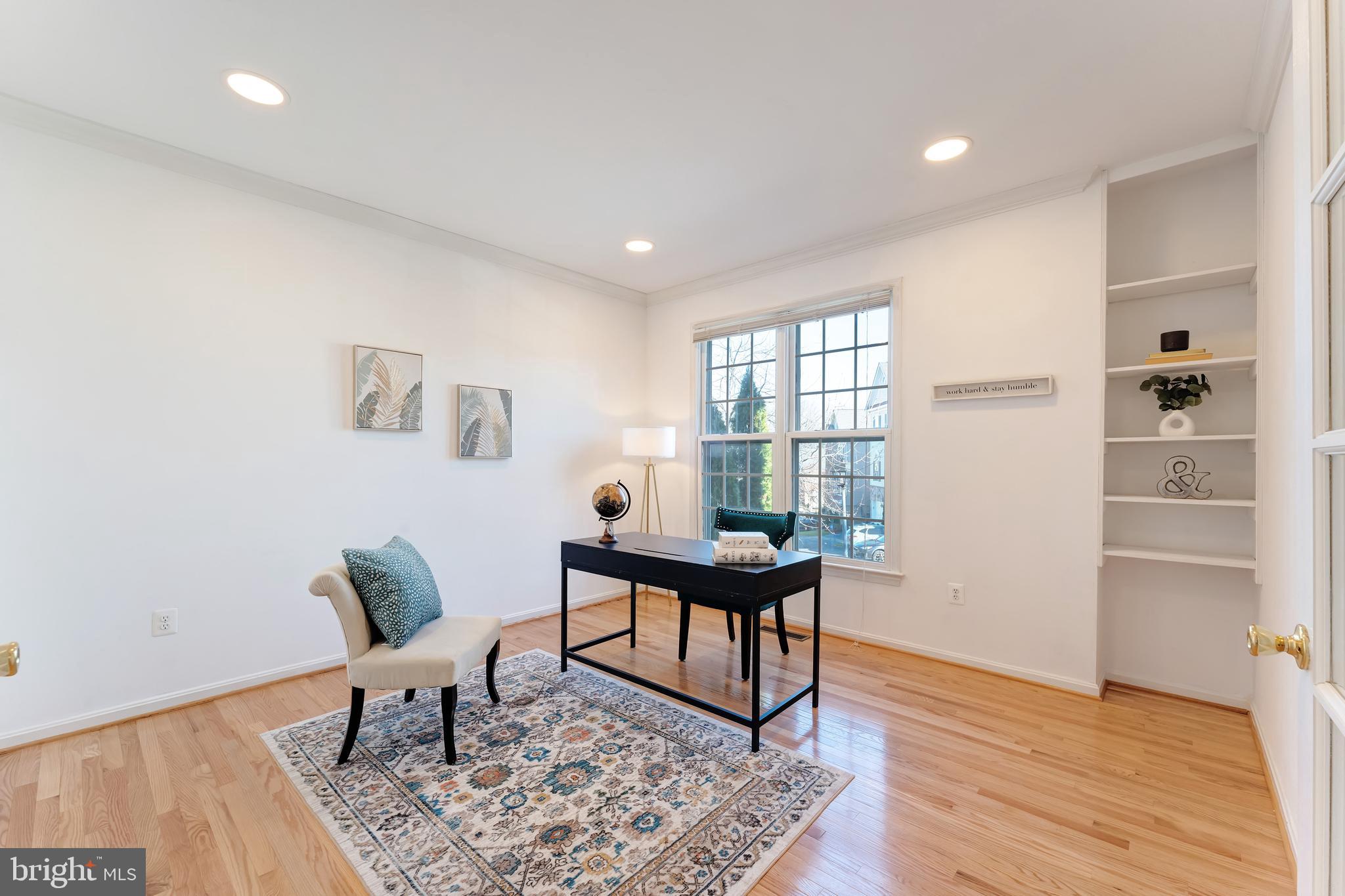 LYNDAM HILL - Residential