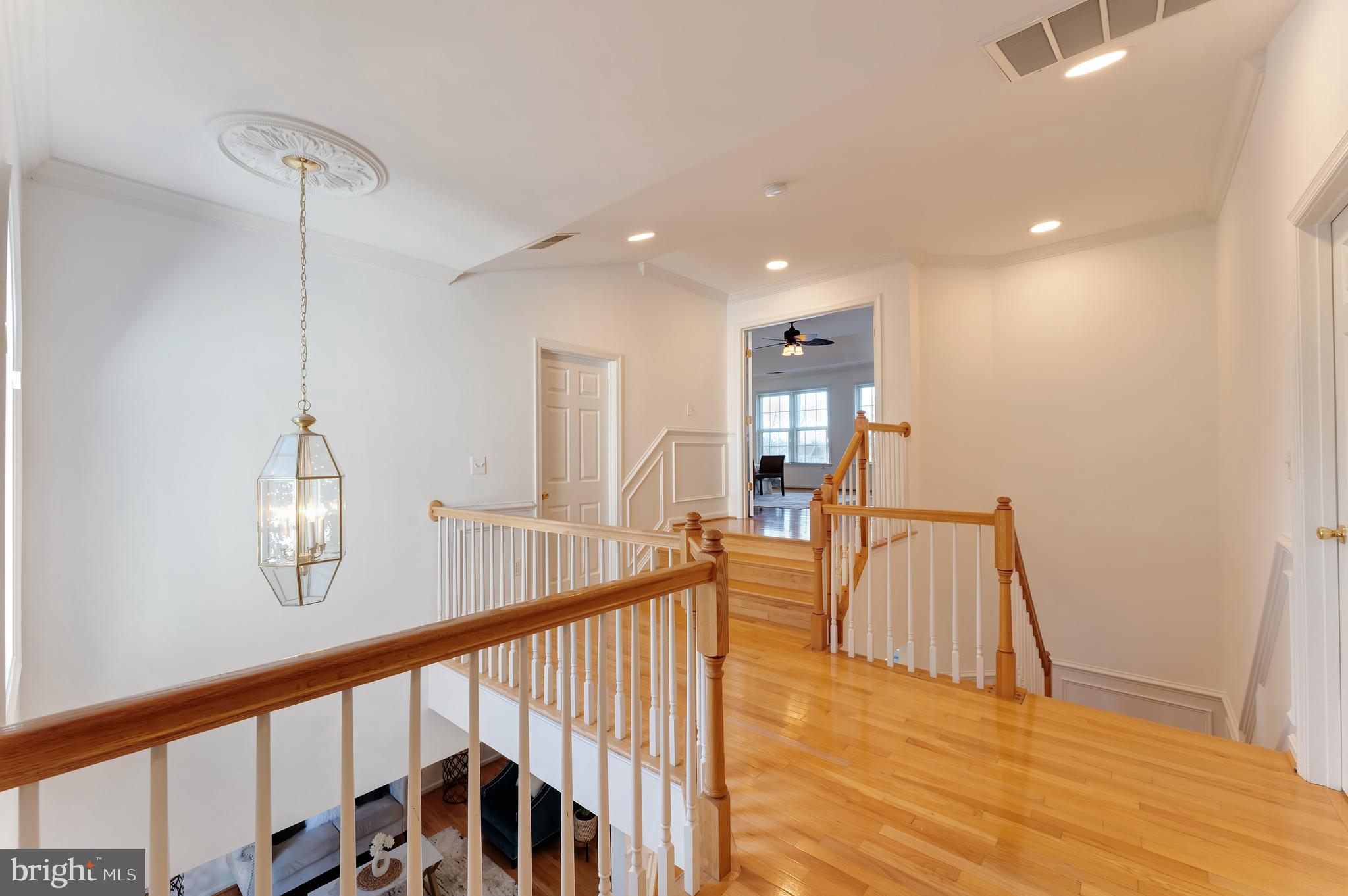 LYNDAM HILL - Residential