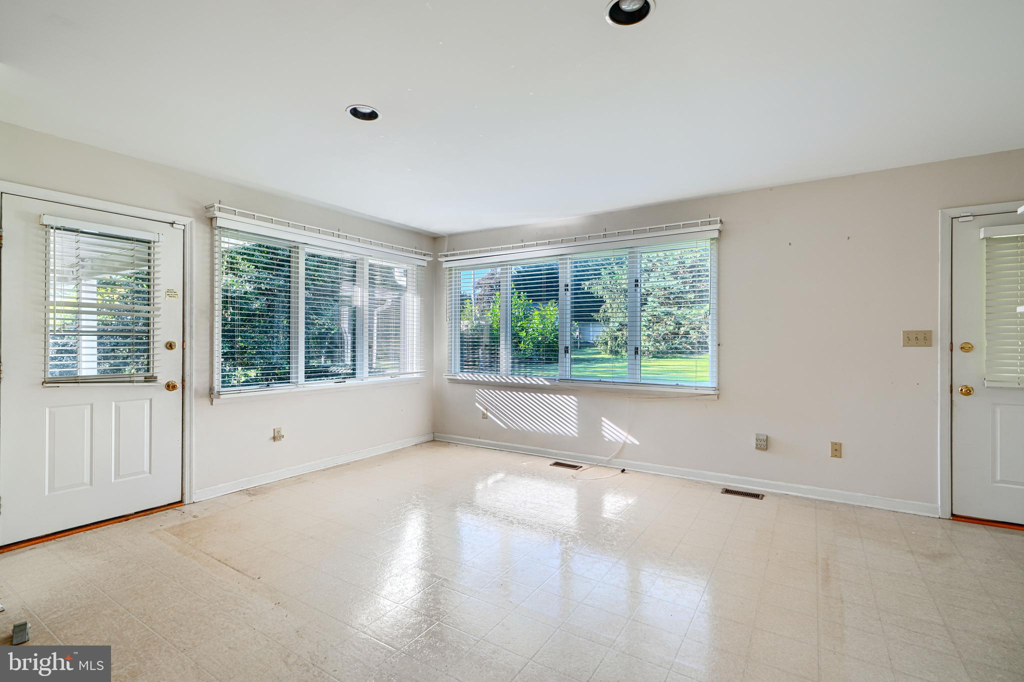 COLONIAL ACRES - Residential