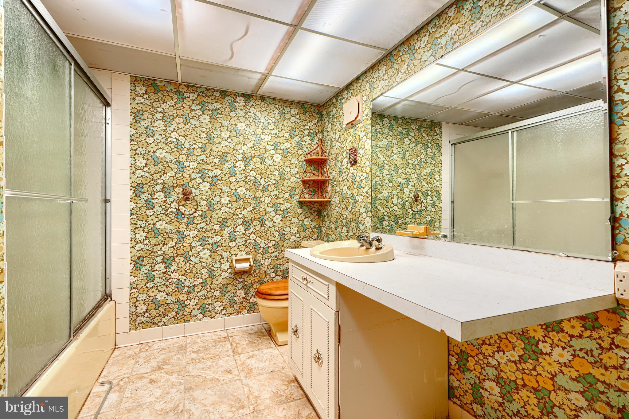 COLONIAL ACRES - Residential