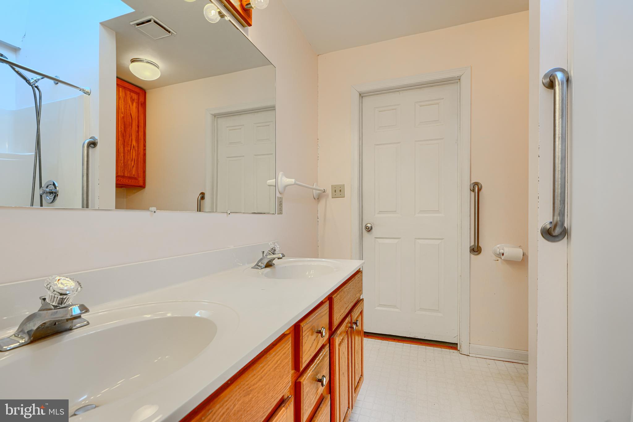 COLONIAL ACRES - Residential