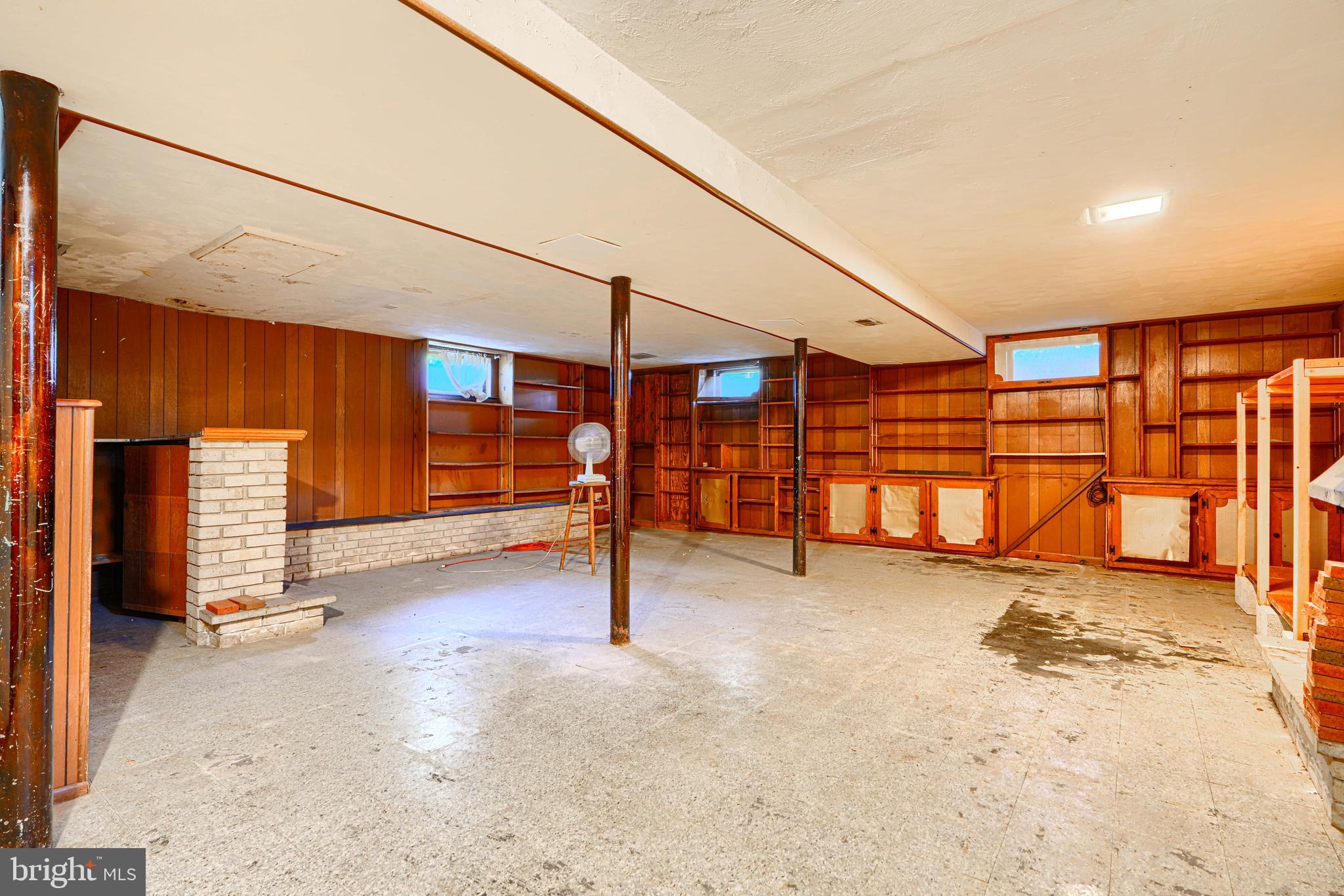 COLONIAL ACRES - Residential