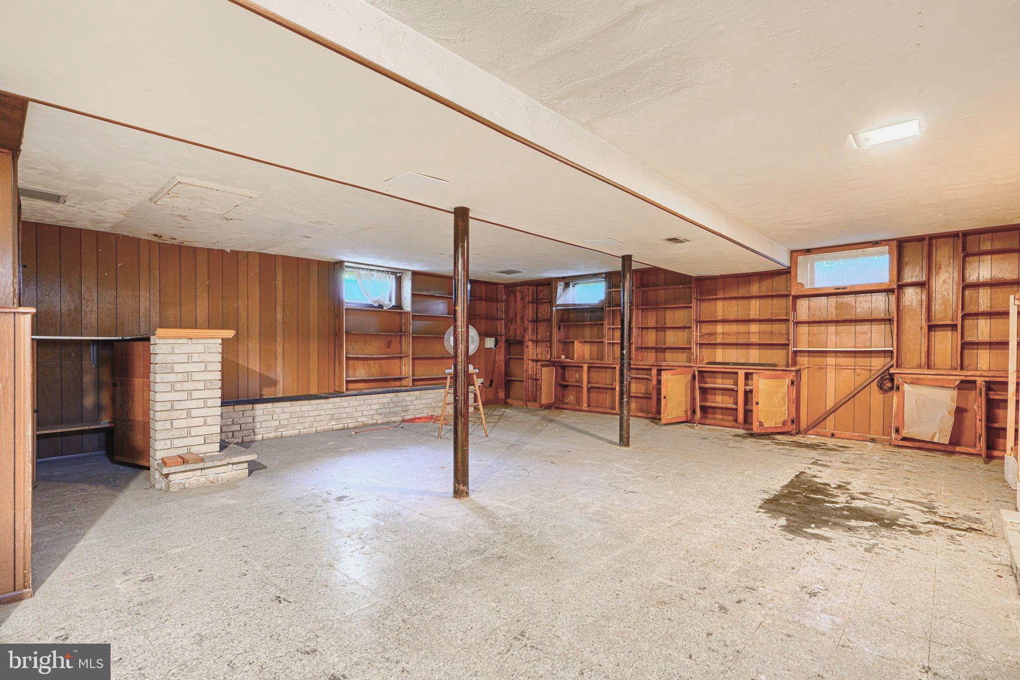 COLONIAL ACRES - Residential