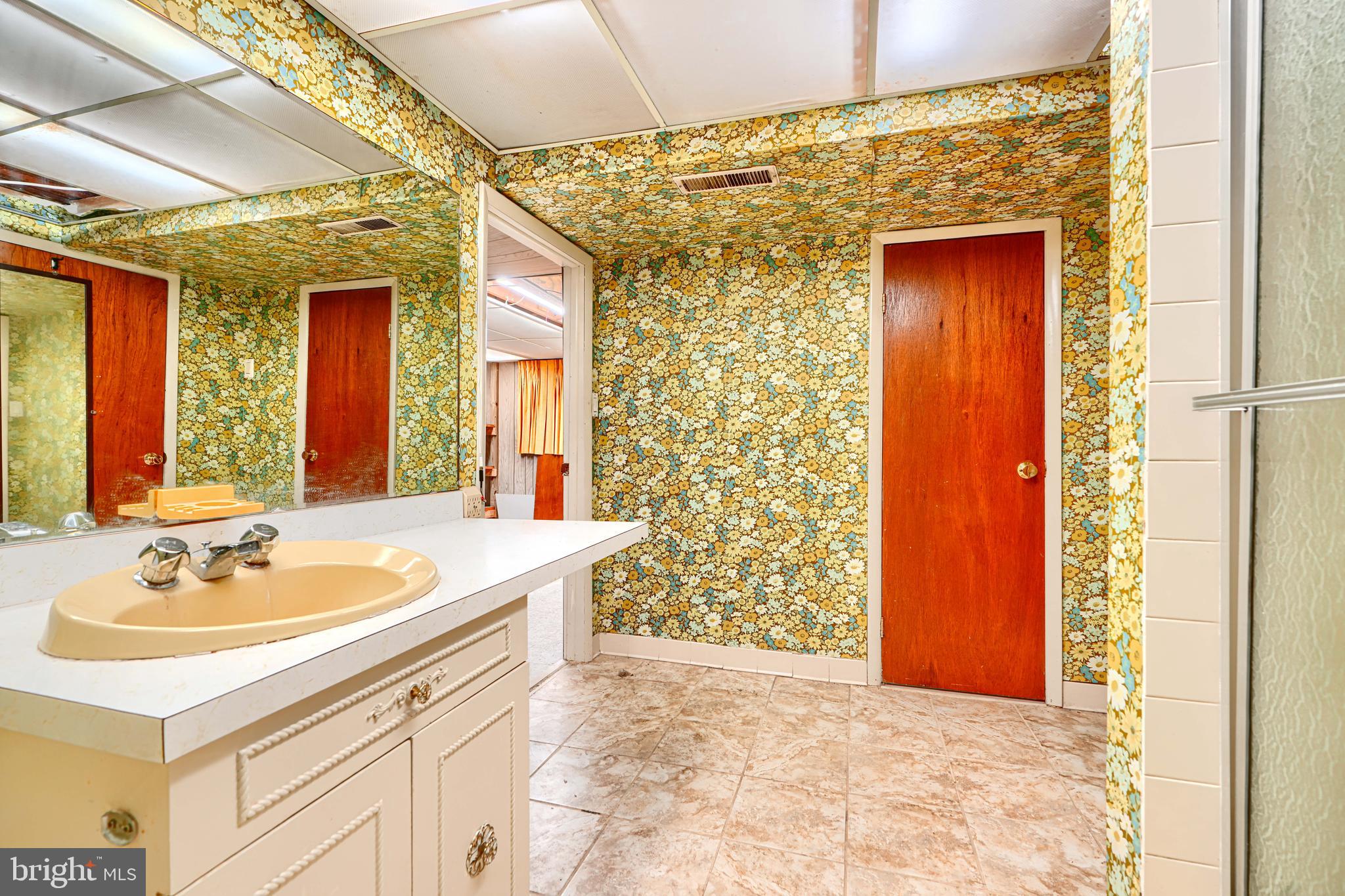 COLONIAL ACRES - Residential