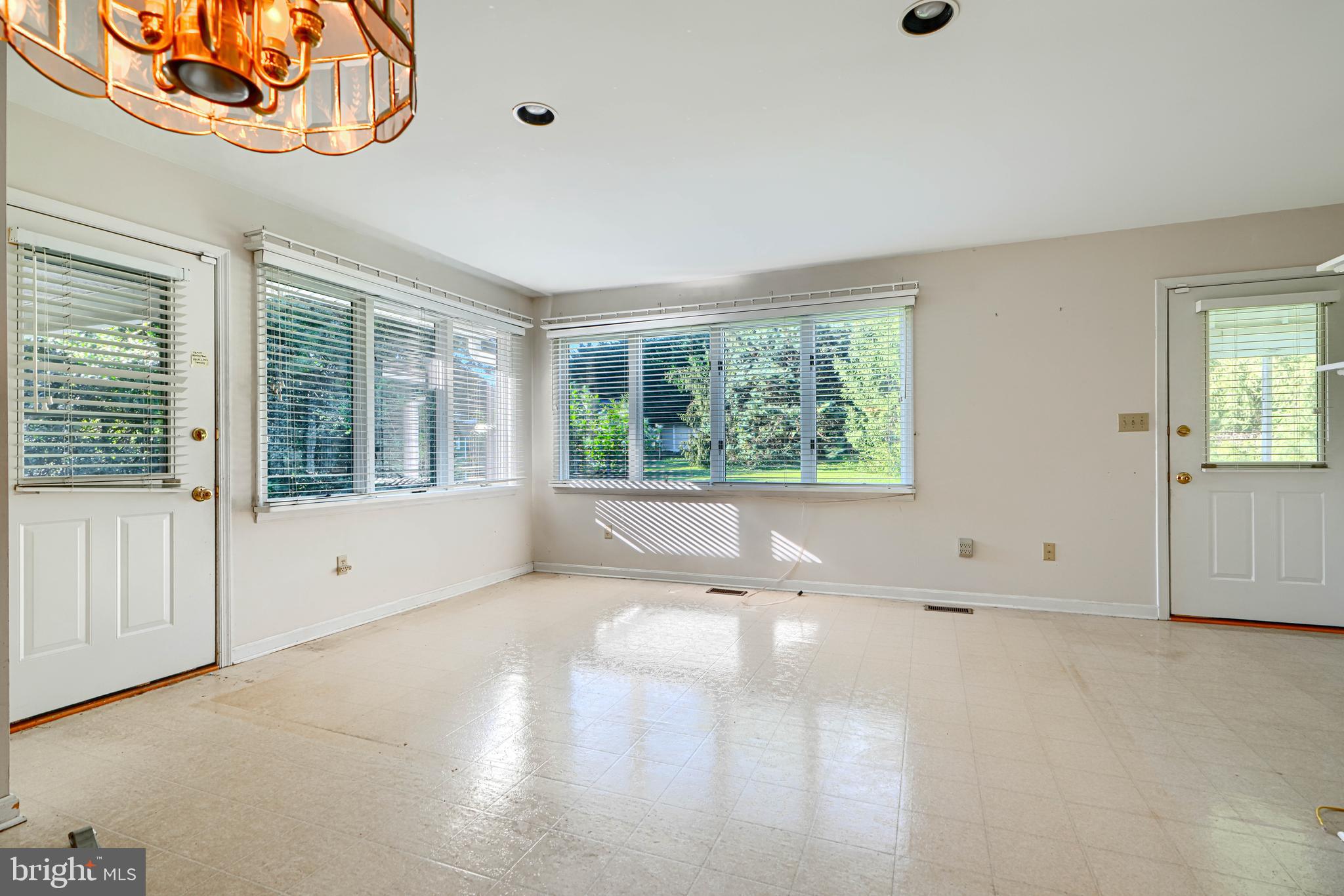 COLONIAL ACRES - Residential