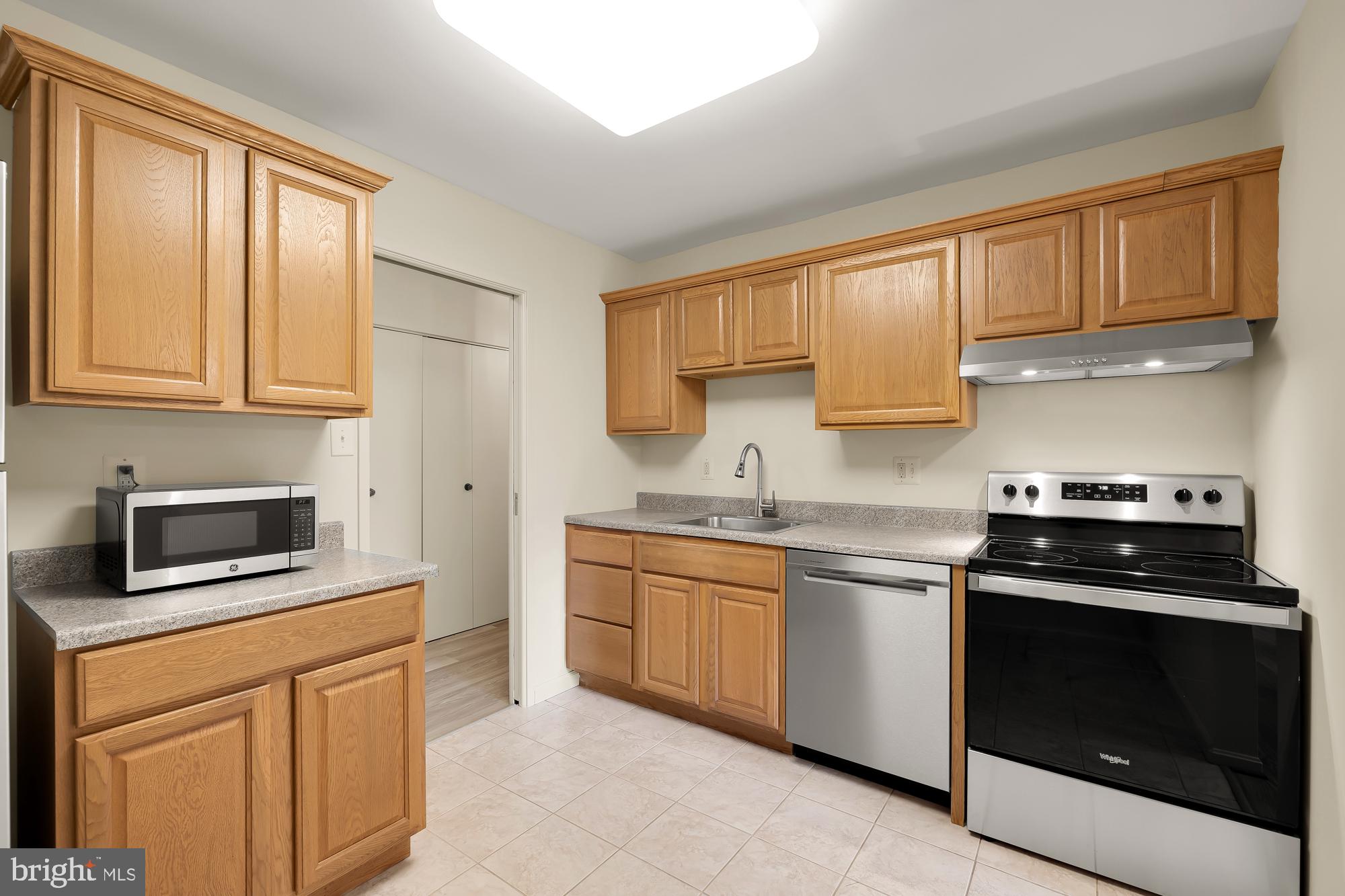 HAWTHORNE VILLAGE - Residential Lease