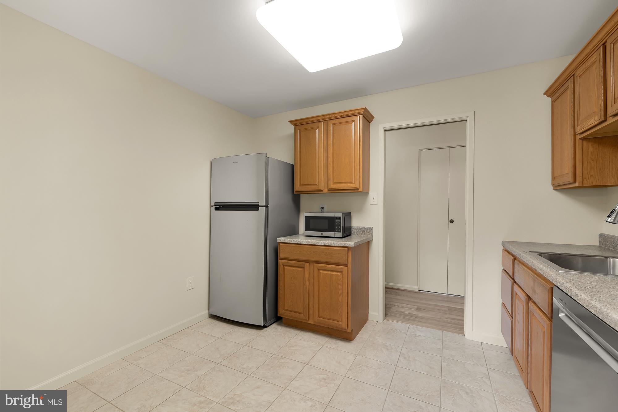 HAWTHORNE VILLAGE - Residential Lease