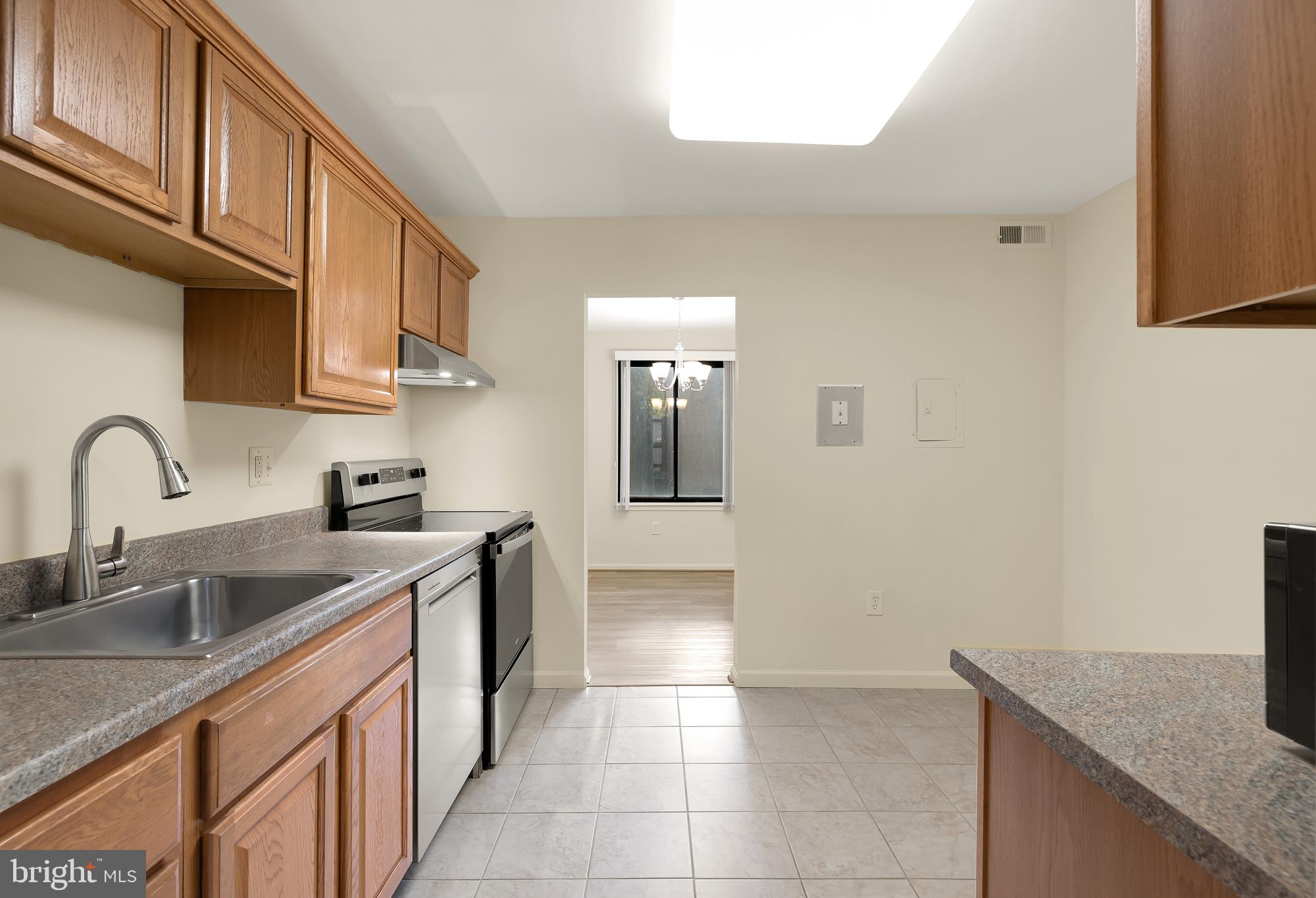 HAWTHORNE VILLAGE - Residential Lease