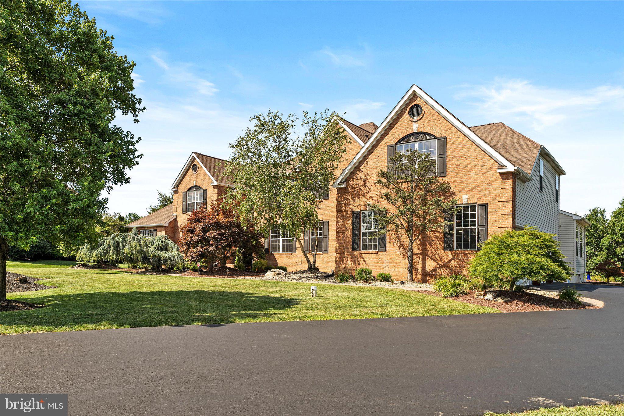 4 SHERWOOD LANE