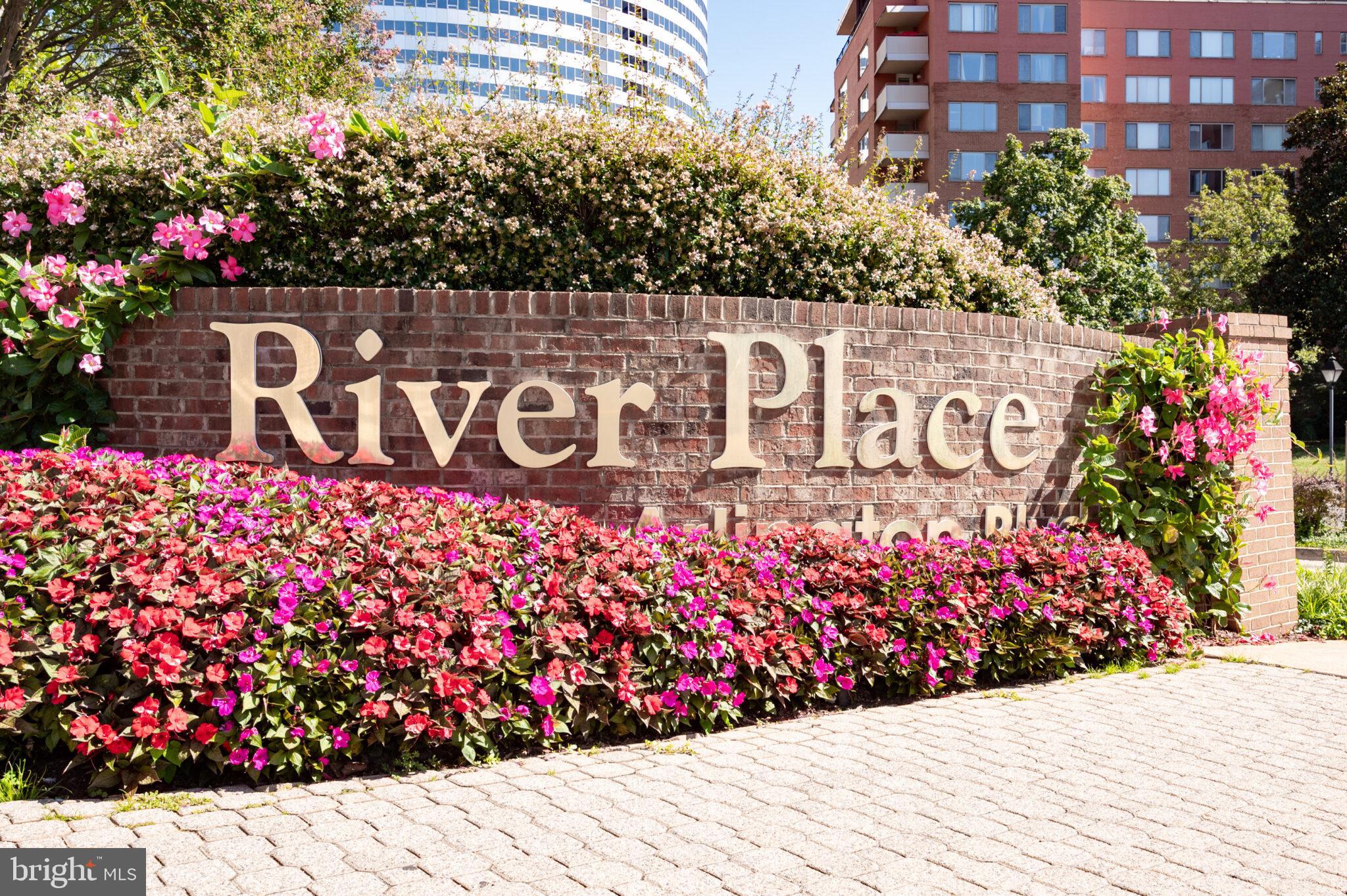 RIVER PLACE - Residential