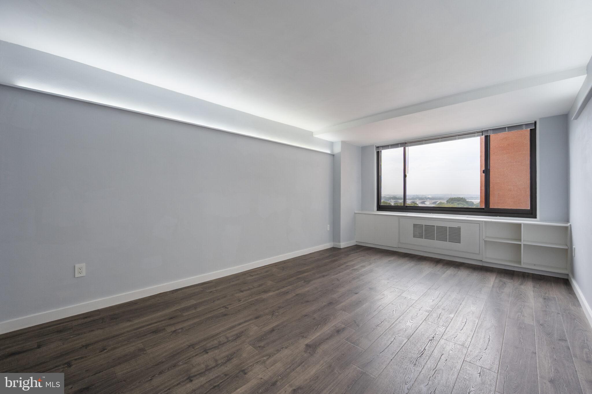 RIVER PLACE - Residential