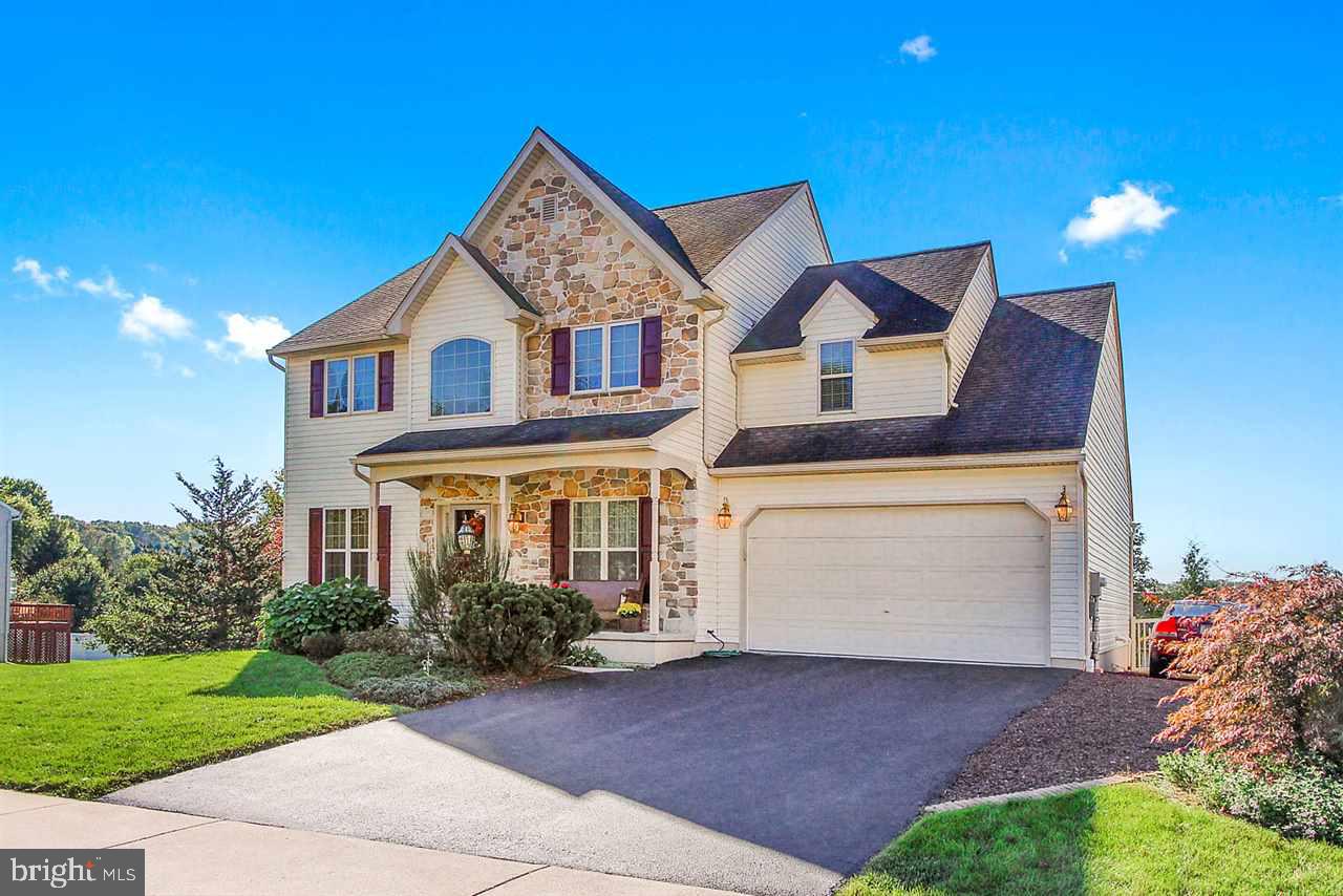 WELLINGTON HILLS - Residential