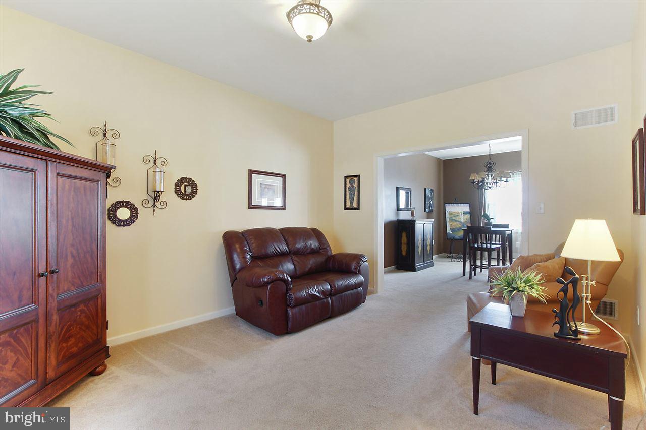 WELLINGTON HILLS - Residential