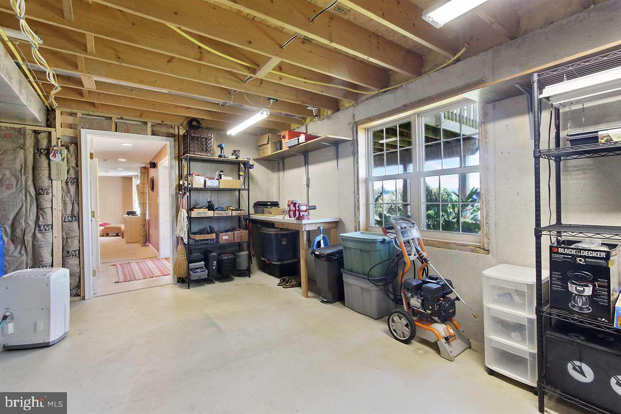 WELLINGTON HILLS - Residential