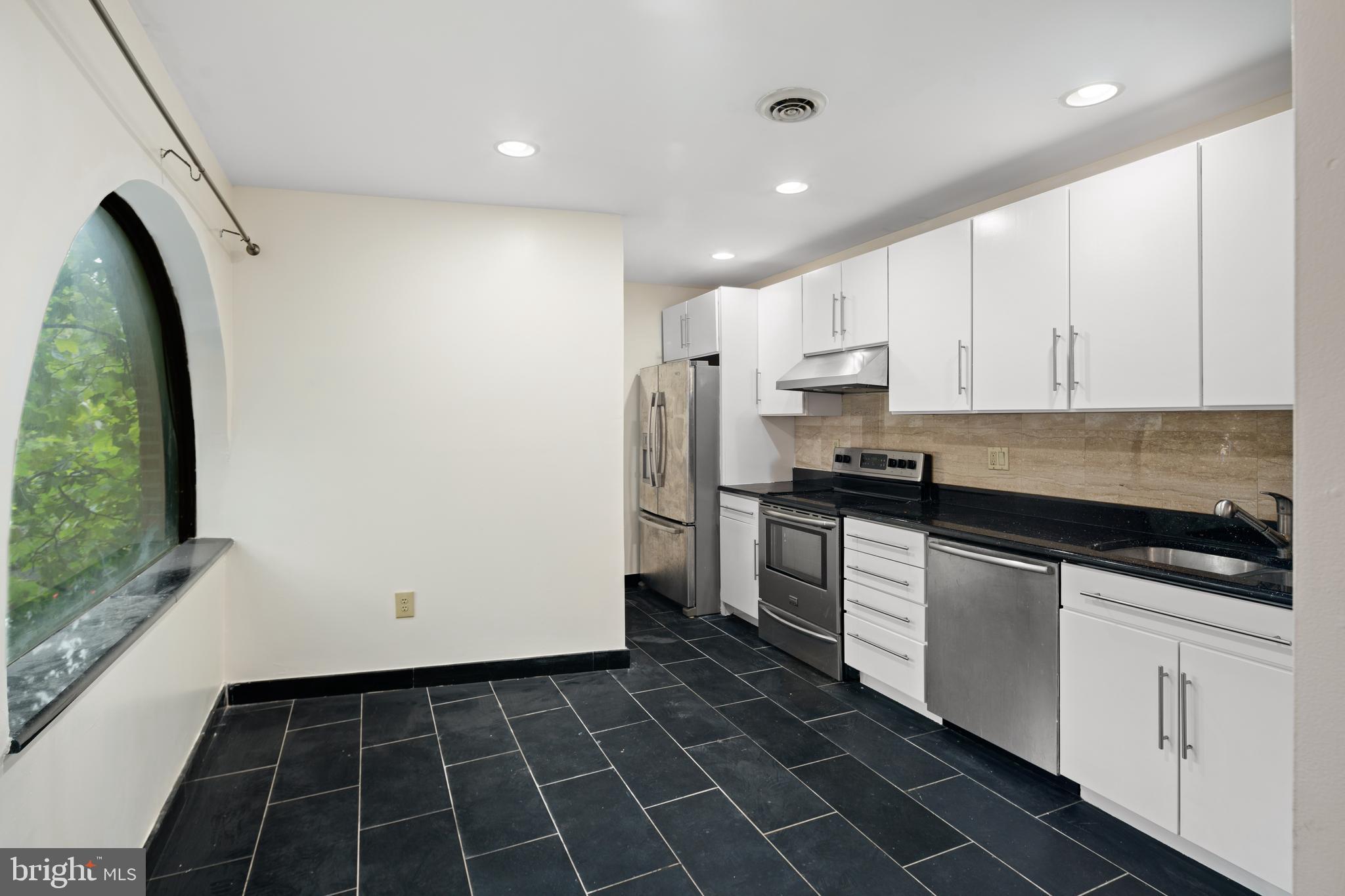 LOGAN SQUARE - Residential Lease