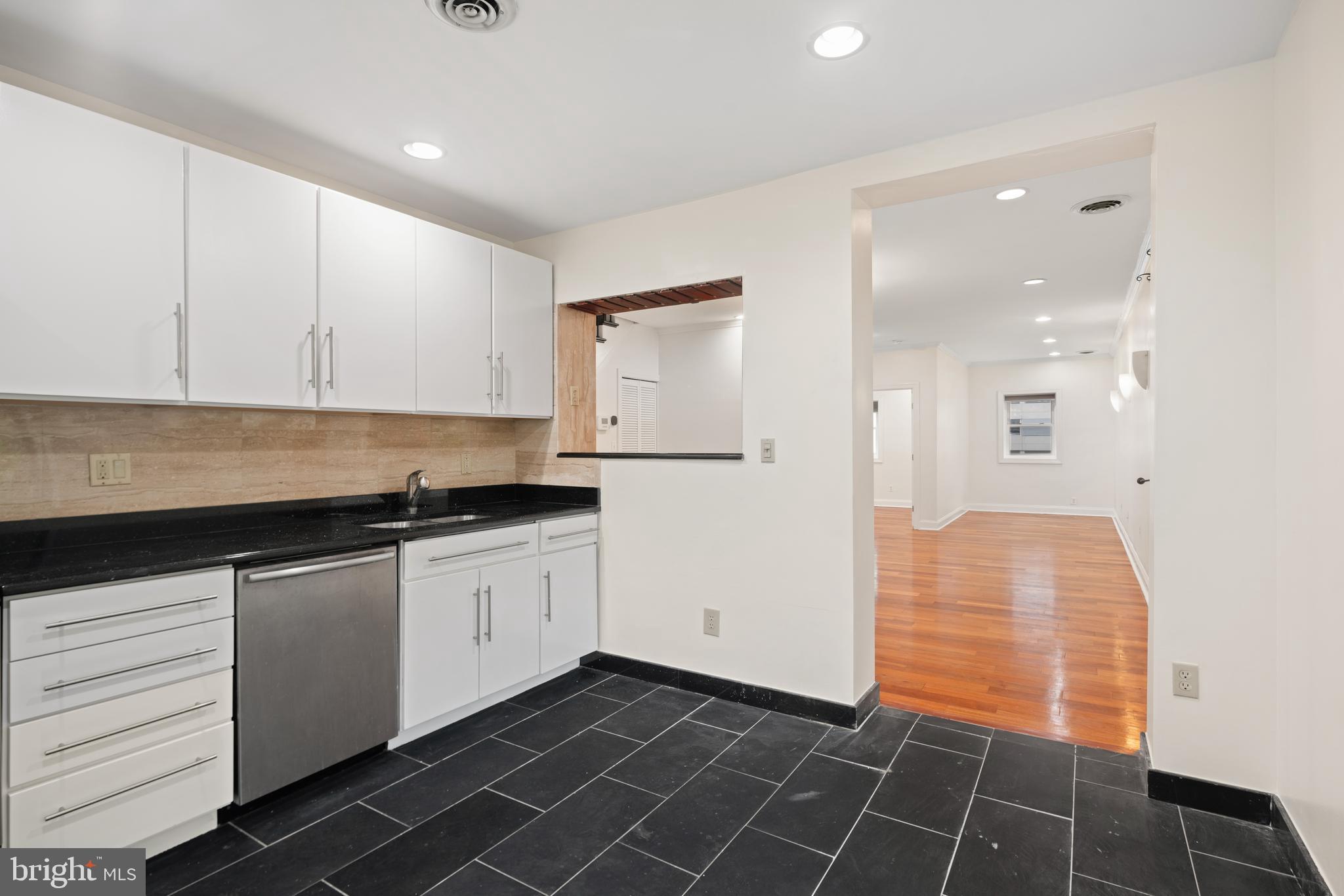 LOGAN SQUARE - Residential Lease