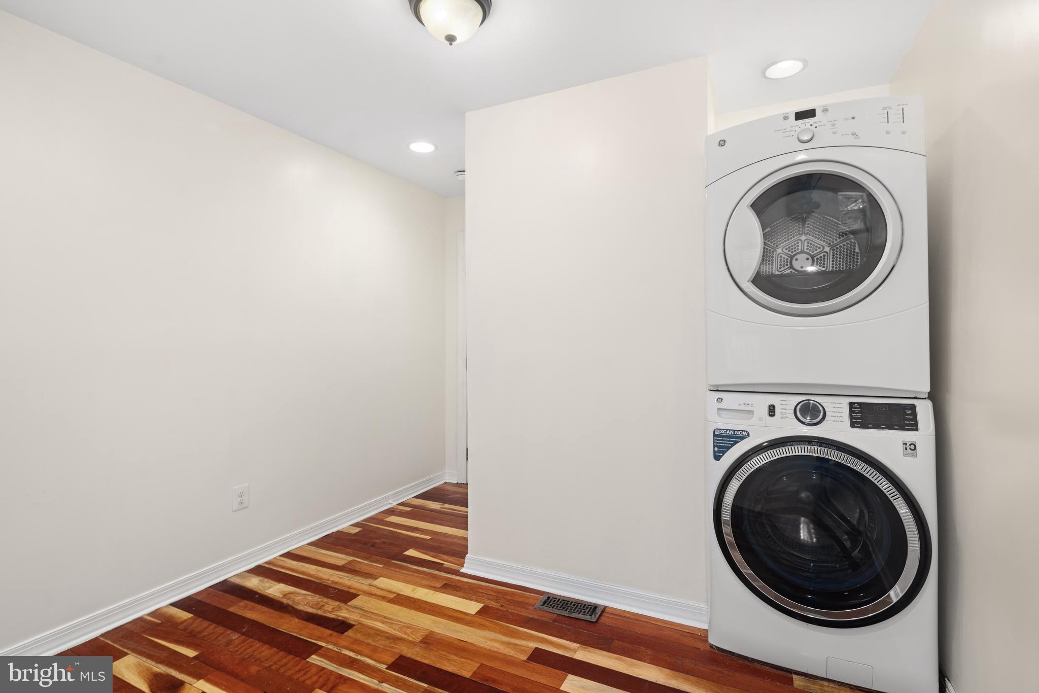 LOGAN SQUARE - Residential Lease