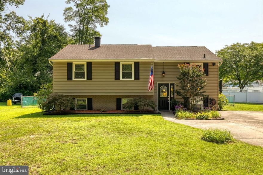 HIGHEST AND BEST by 9pm on Sunday, August 6th. Seller will make a decision on Monday, August 7th. Seller reserves the right to accept an offer prior to deadline. ***No escalation addendums. ***If the purchaser(s) offer more than list price, please indicate their intentions for any appraisal deficit. ***Seller prefers Eagle Title in Severna Park.

Nestled in the Chelsea Beach community on the Magothy River, this 3-bed, 2-bath home is a must see! With a beautiful yard, spacious deck, and above-ground pool, it can be the perfect space for entertaining. The owners have made improvements in recent years including a new furnace (2020,) deck (2020,) pool liner (2023,) pool pump and filter (2021,) and more. VOLUNTARY HOA members can receive key to boat ramp. Come check us out!