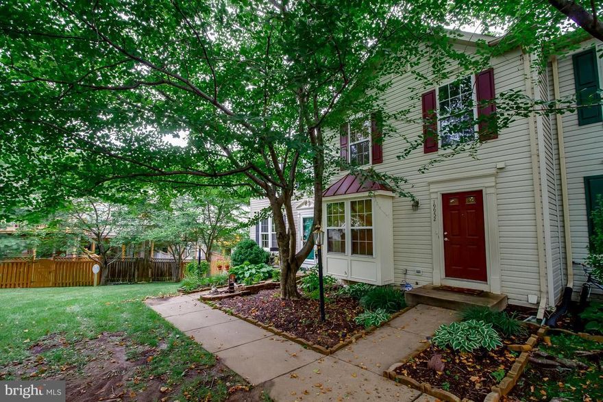 Beautiful, spacious and updated 3 bedroom/2.5 bath townhouse located in Riverside Village.   2 level bump out, wood floors on main and upper levels, updated kitchen and baths. Kitchen opens to family room, with granite island and dining space leading to deck.  The walk out basement includes open rec room, bedroom and full bath. Great location near One Loudoun, Rt. 7, Rt. 28.  Home Warranty.