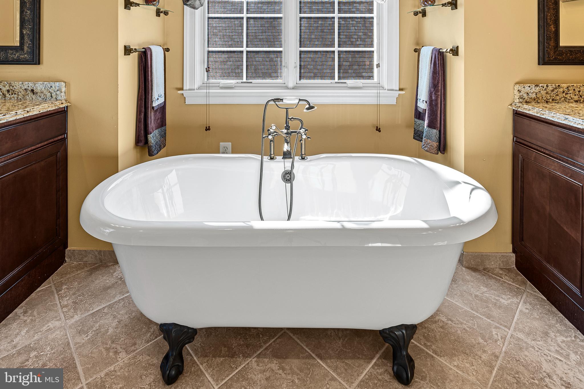 HIGHLAND OAKS - Residential