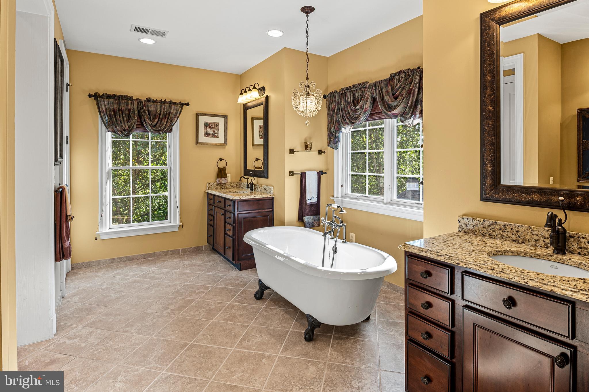 HIGHLAND OAKS - Residential