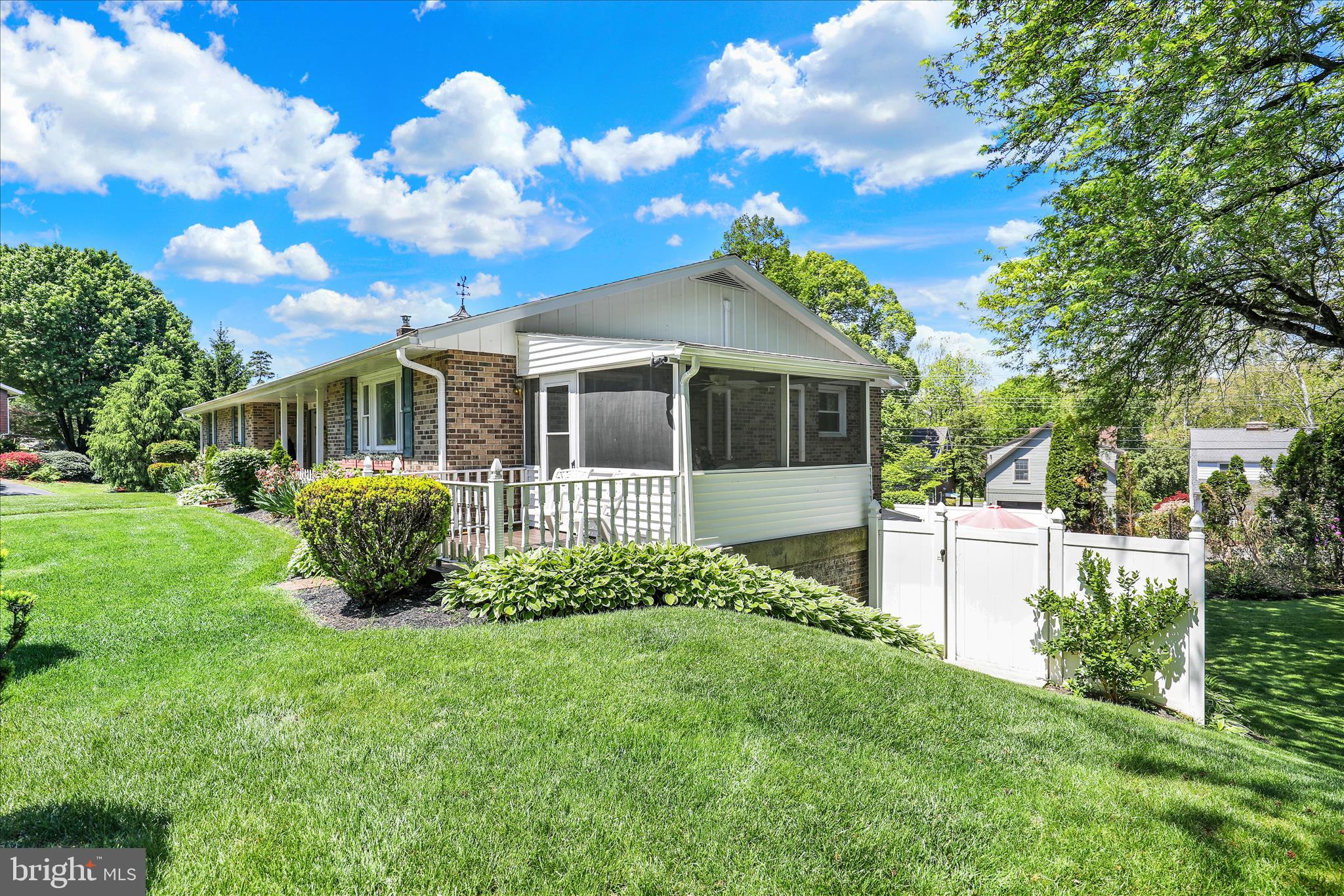 833 JOAN TC