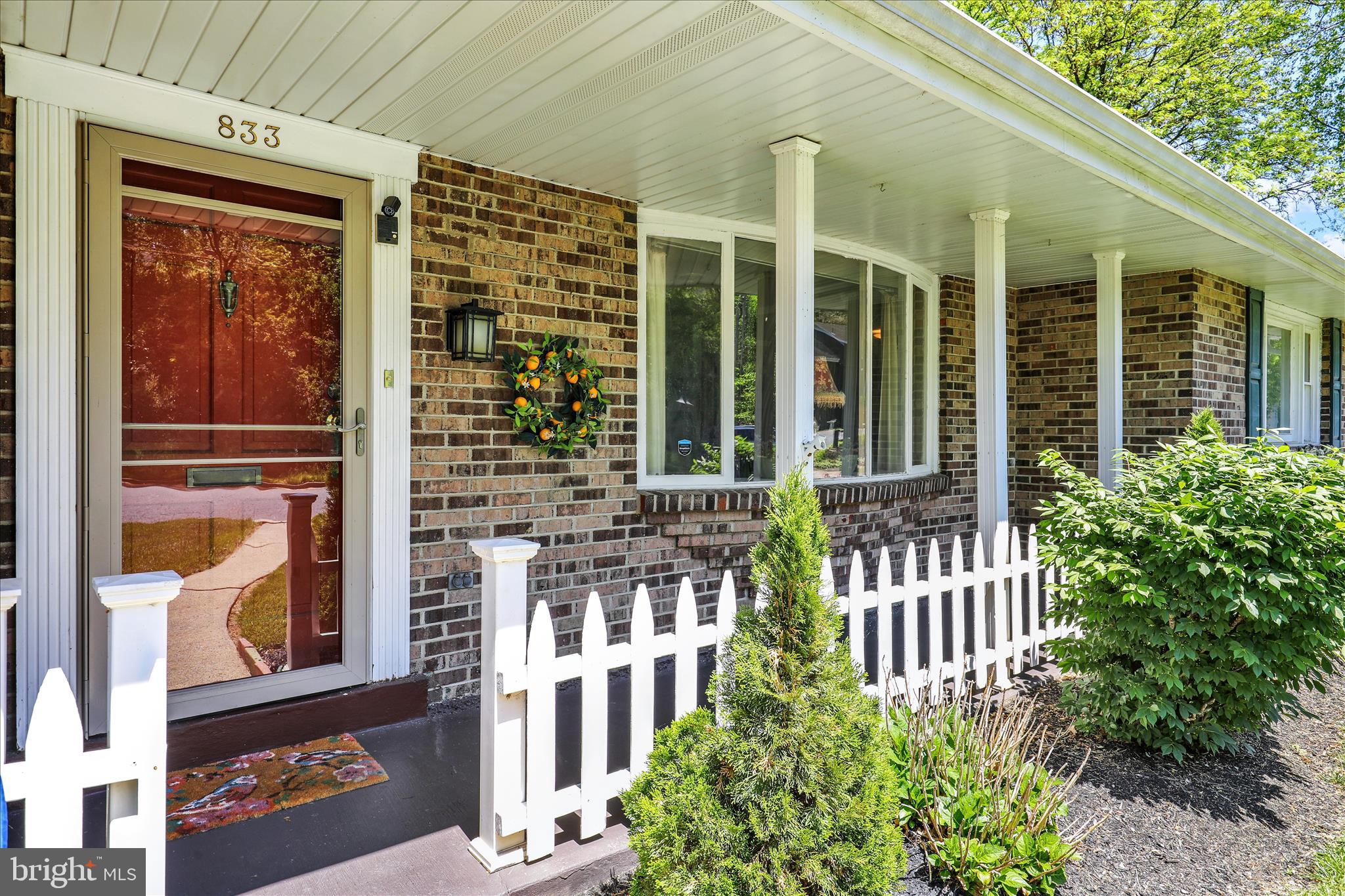 833 JOAN TC