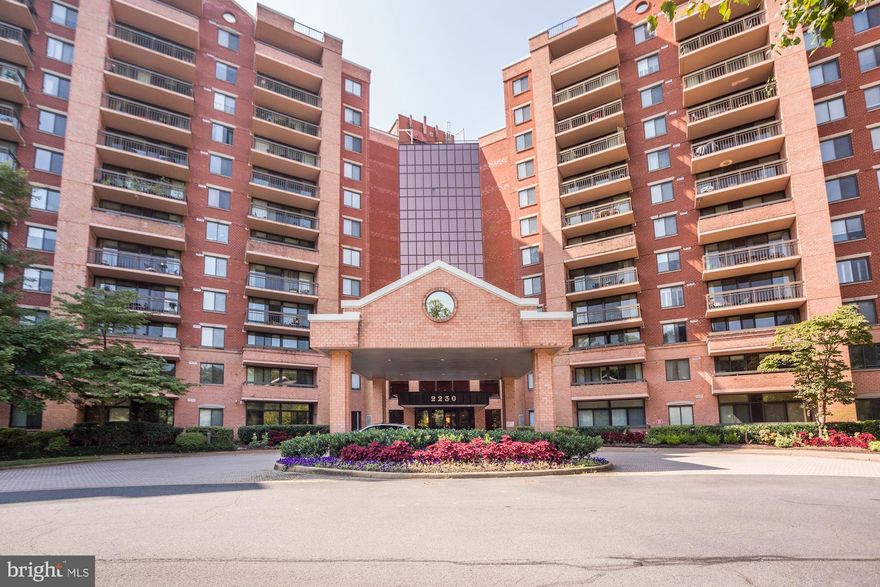 Come live in one of the best locations inside the beltway. Renaissance is an oasis sitting in the middle of the Tysons area. On 22 plus acres of wooded land you can escape the city and live in a faction setting. This is a wonderful 2 Primary suite condo with 2 private baths minutes from everything. Great natural light from the large sliding doors that lead to you own personal deck. Sit on the deck as you watch the sunset. Just off I 495 and the Dulles toll road next to Tysons and Tysons Two. You can walk or bike to Whole Foods or Trader Joes. The kitchen has stainless steel appliances and granite counter top, an in suite washer and dryer. This open floor plan makes the most of the largest condos in this community. Live like you are living at a resort with all the amenities, shops, fitness center, business center, conference room, pool, tennis courts, walking trail, picnic area and more. Come home to first class living.