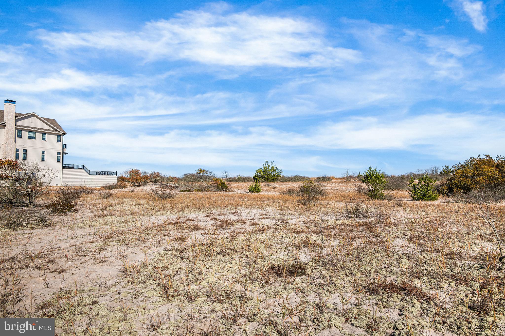 BACK BAY COVE - Land