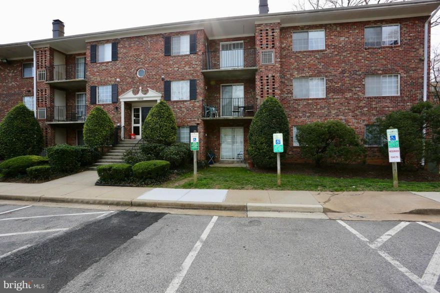 Largest 2 Bedrooms Former model, Very well maintained, Neutral ww Carpeting .Ceiling fan, Balcony overlooking trees quite and serene, Just blocks from HISTORIC OCCOQUAN ,I 95 and rut 1..!!! MOTIVATED SELLER!!!